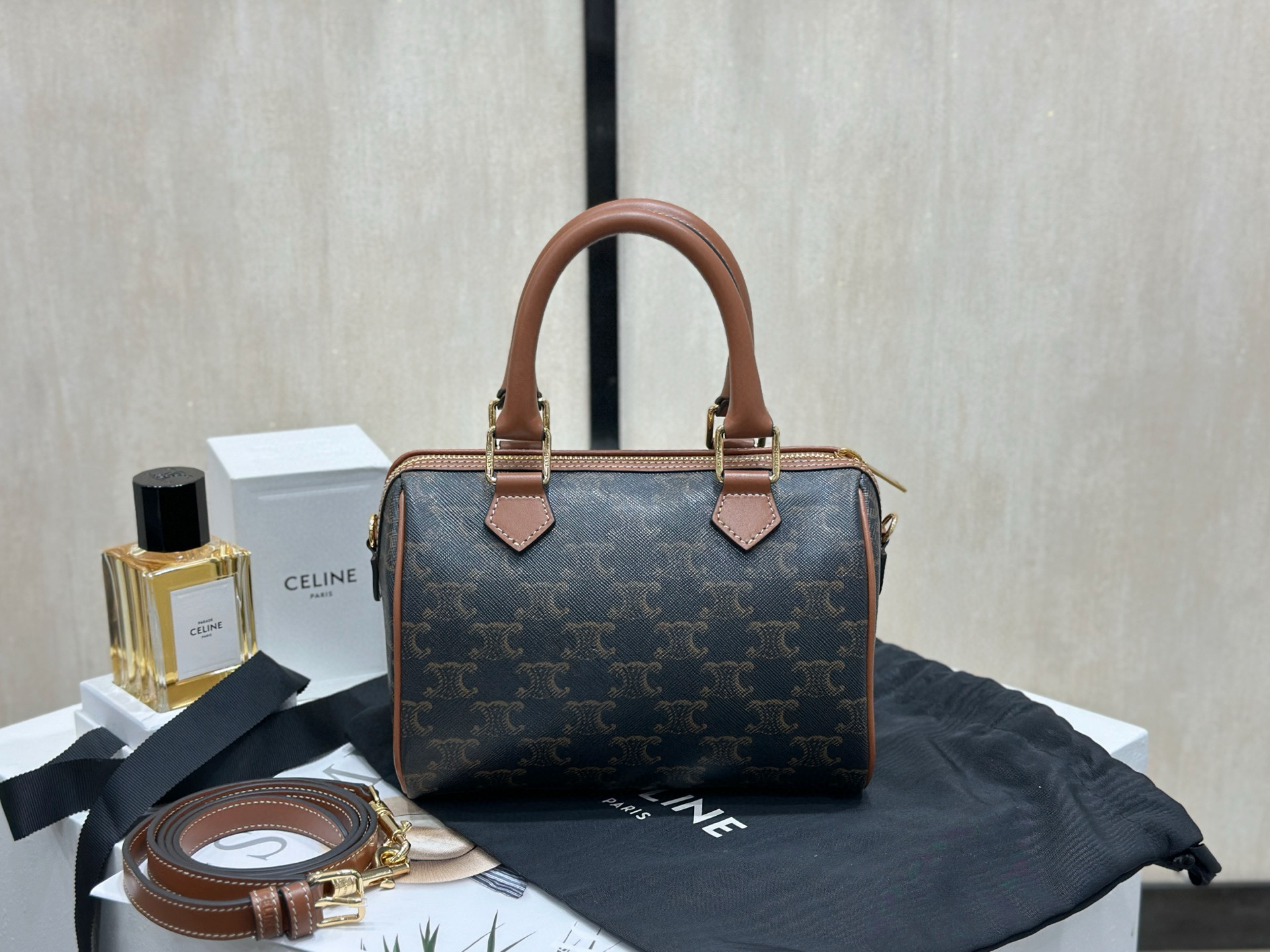 Celine 셀린느 소형 보스턴 올오버 블랙 백 1