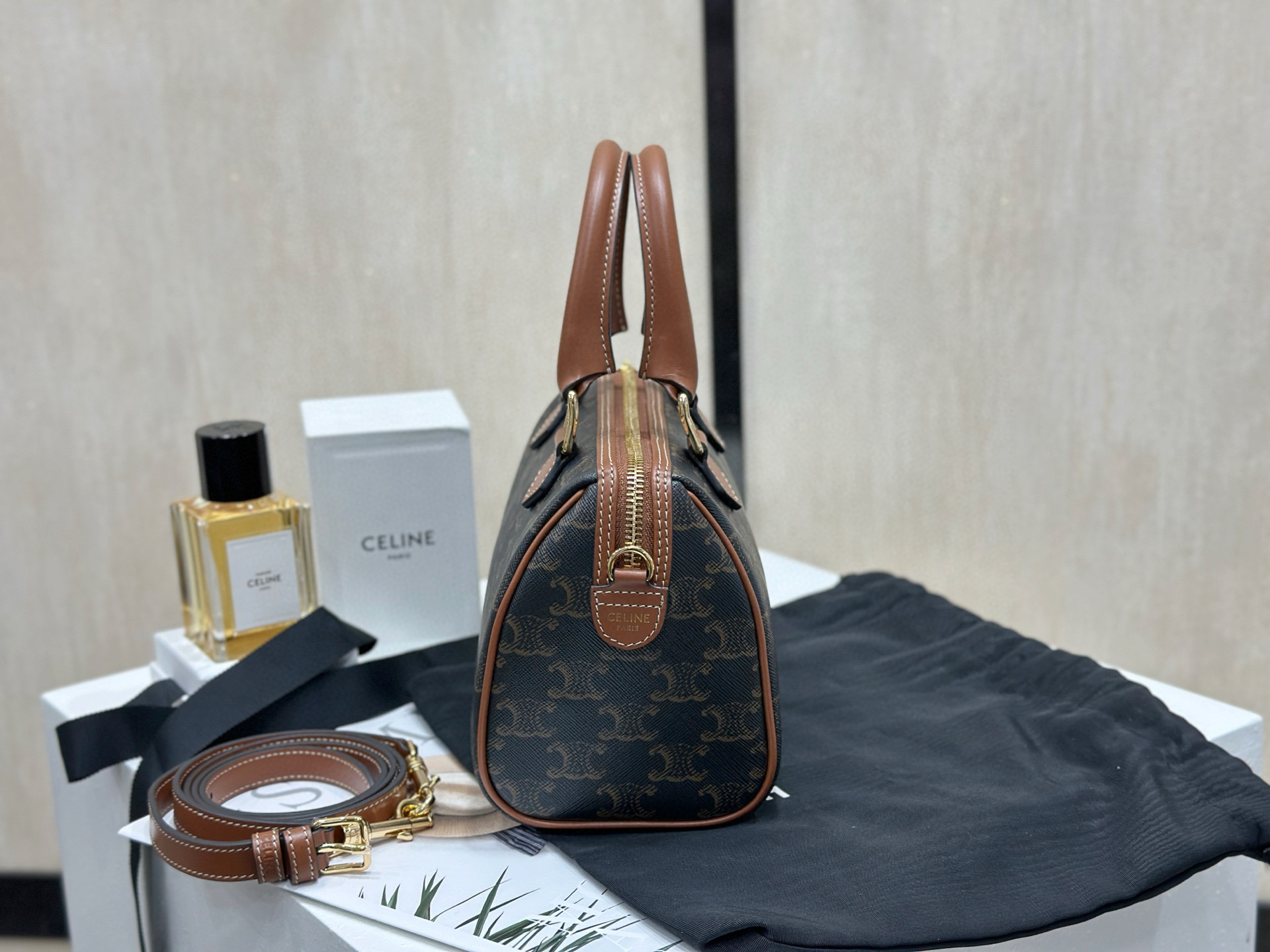 Celine 셀린느 소형 보스턴 올오버 블랙 백 2