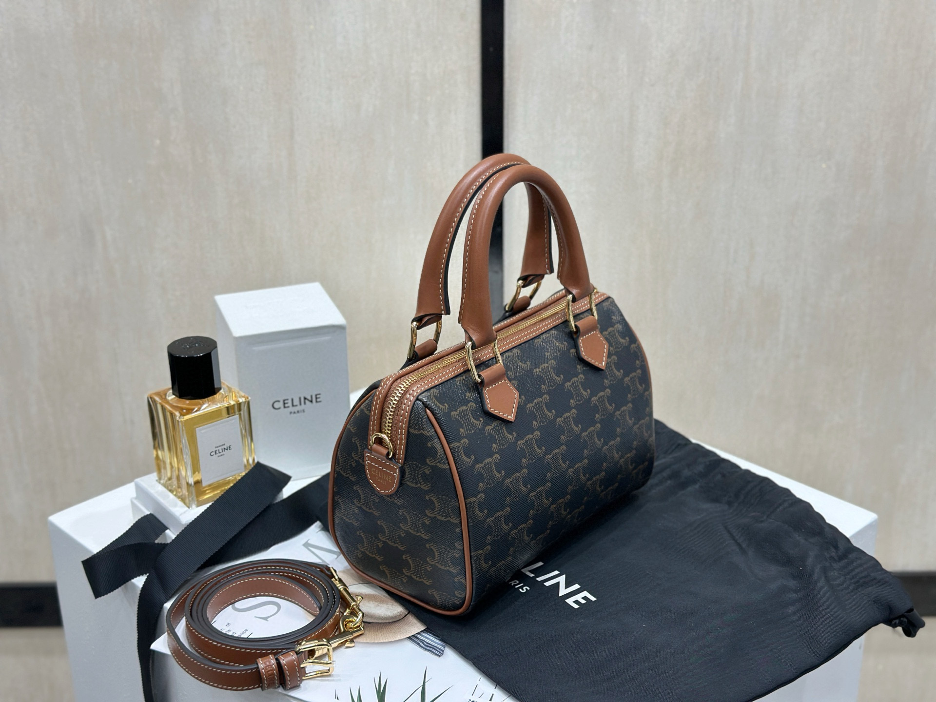 Celine 셀린느 소형 보스턴 올오버 블랙 백 3