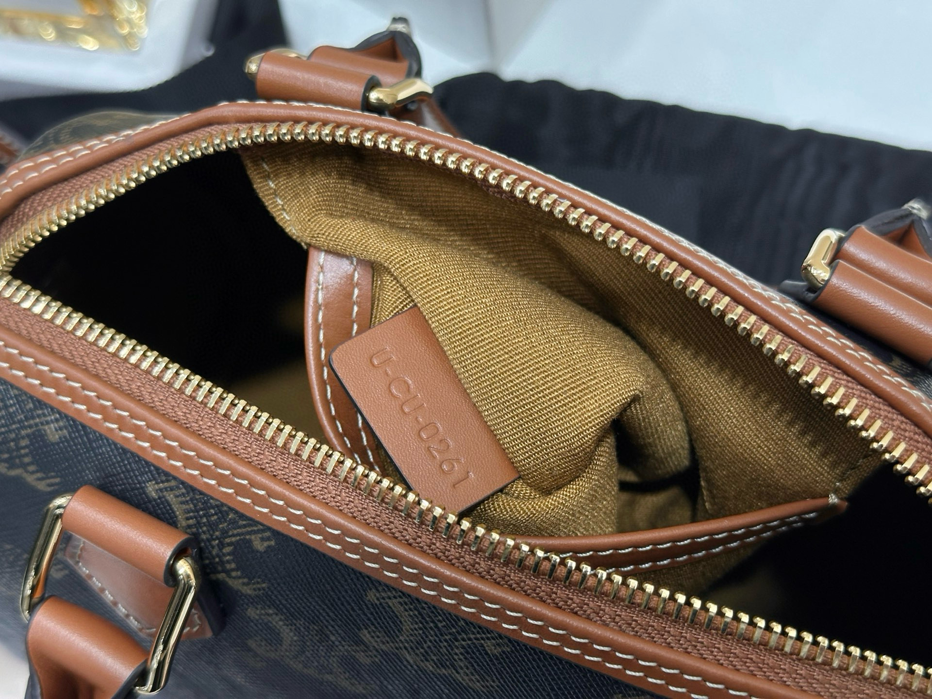 Celine 셀린느 소형 보스턴 올오버 블랙 백 7