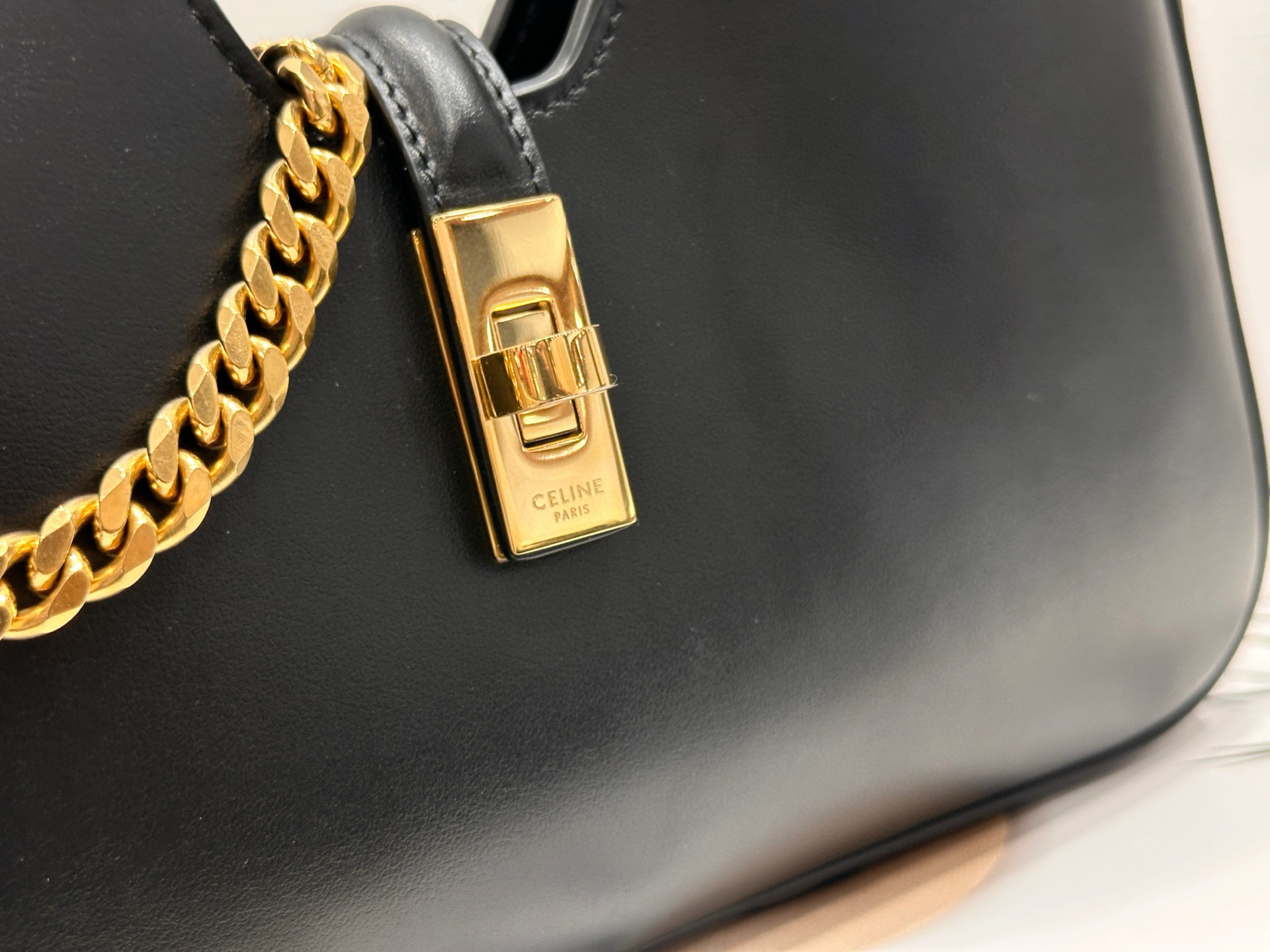 Celine 셀린느 카밀 16 소프트 블랙 체인 숄더백 6