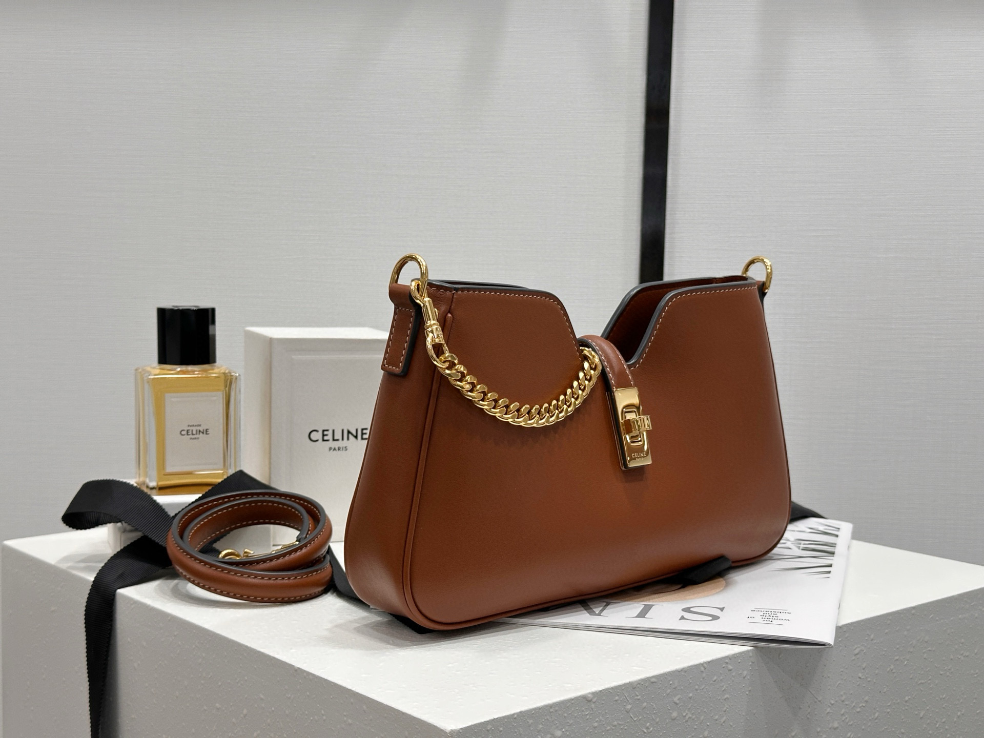 Celine 셀린느 카밀 16 소프트 블랙 체인 숄더백 3