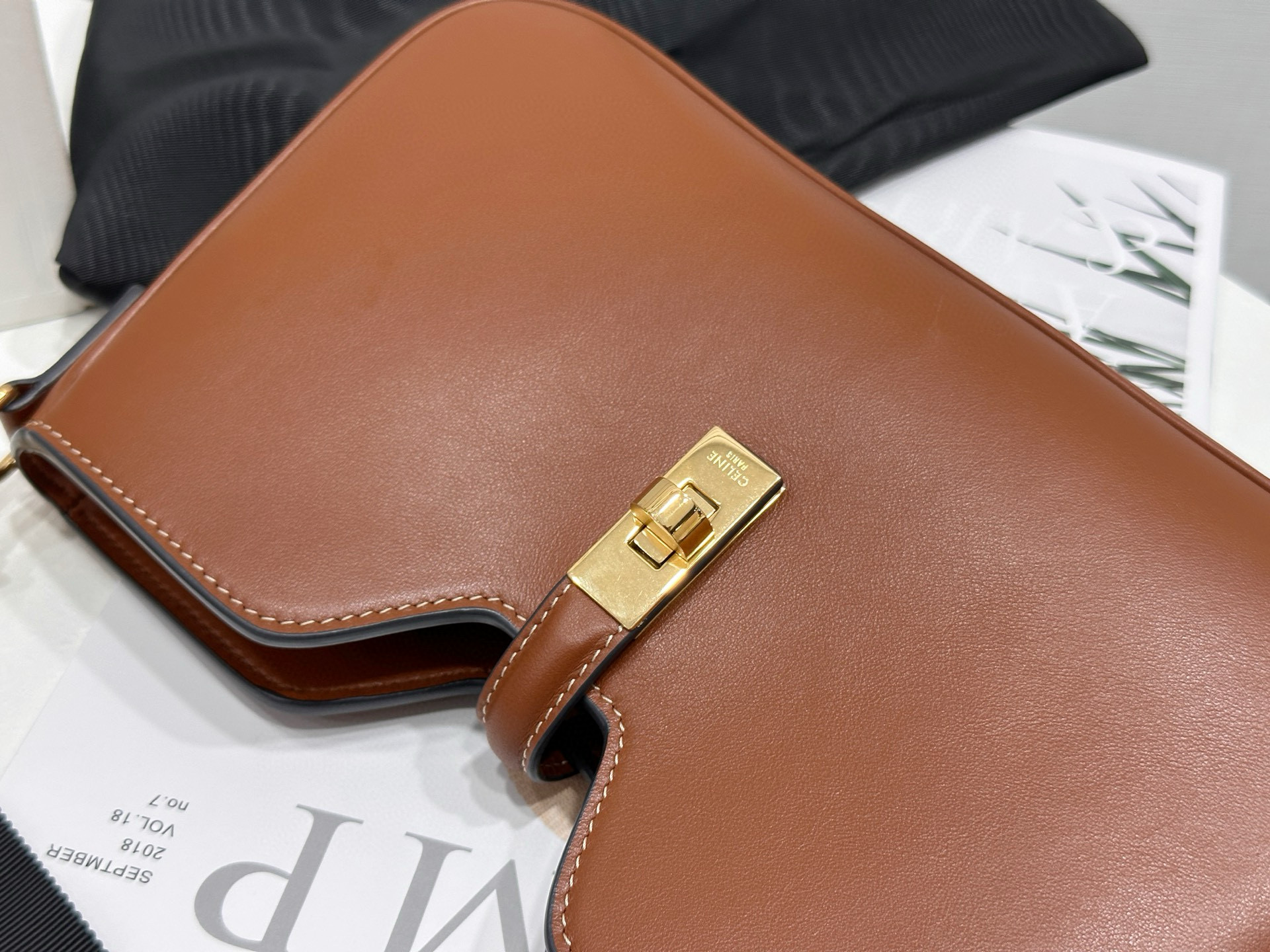 Celine 셀린느 카밀 16 소프트 블랙 체인 숄더백 7