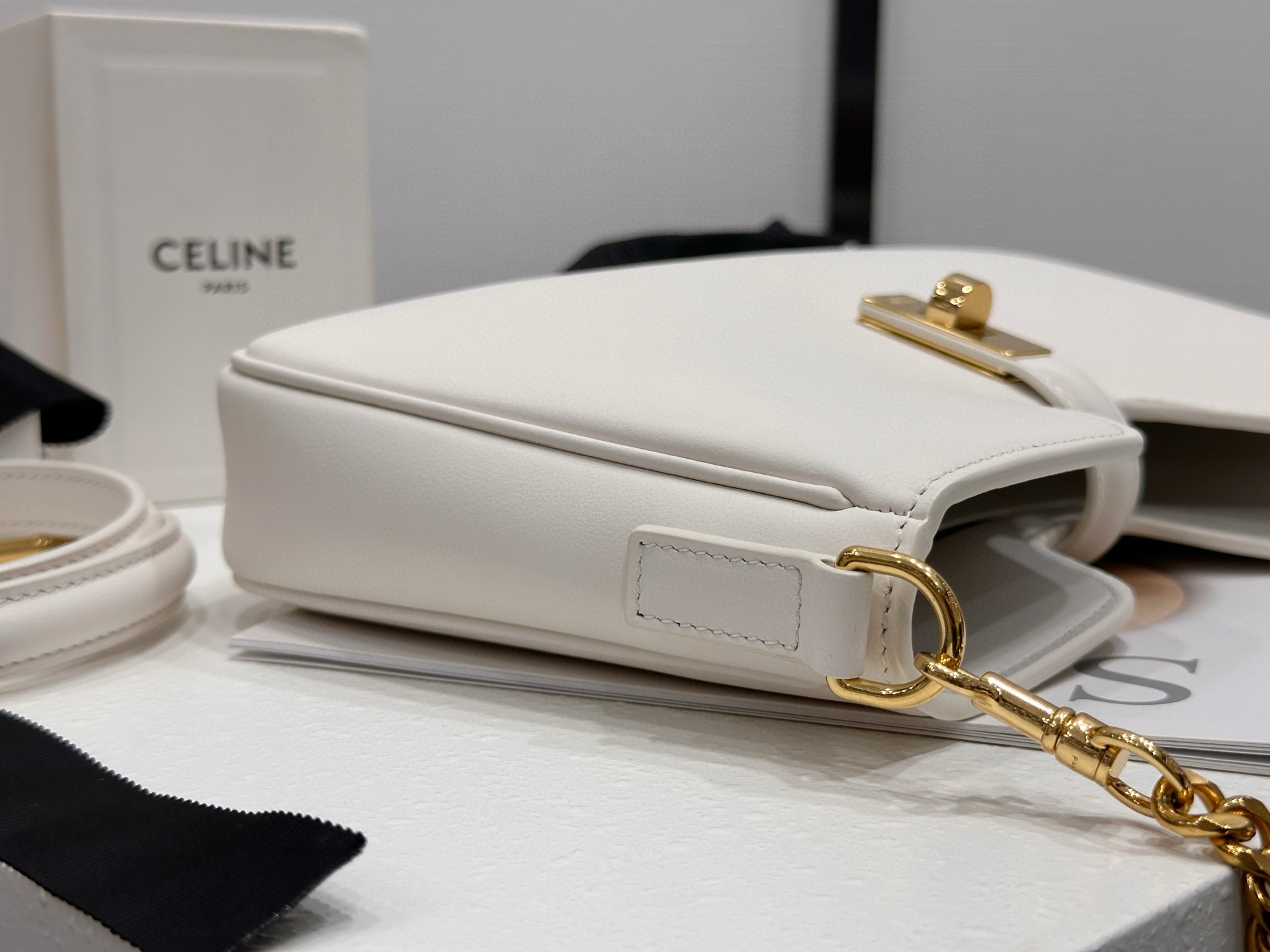 Celine 셀린느 카밀 16 소프트 블랙 체인 숄더백 6