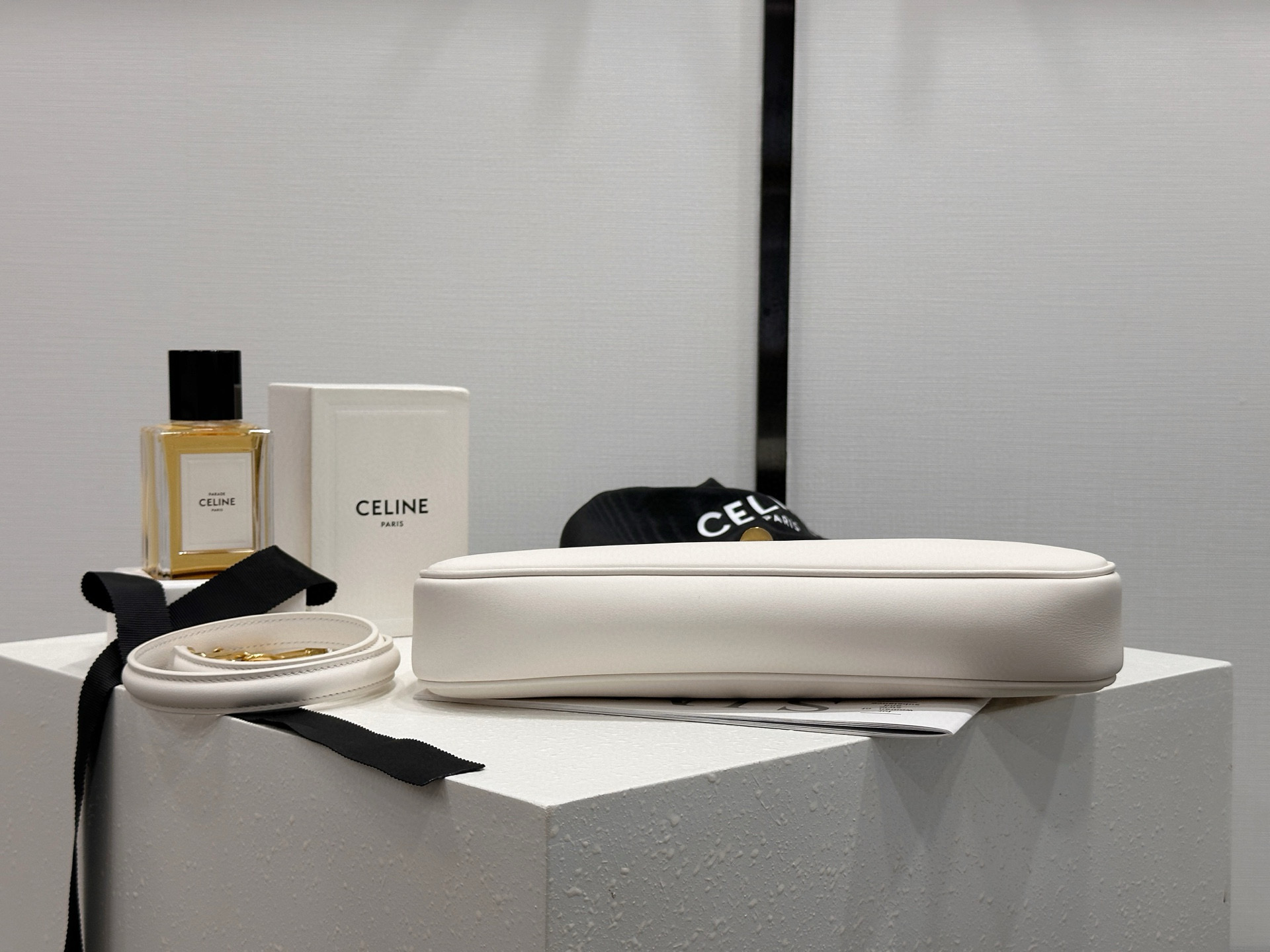 Celine 셀린느 카밀 16 소프트 블랙 체인 숄더백 9