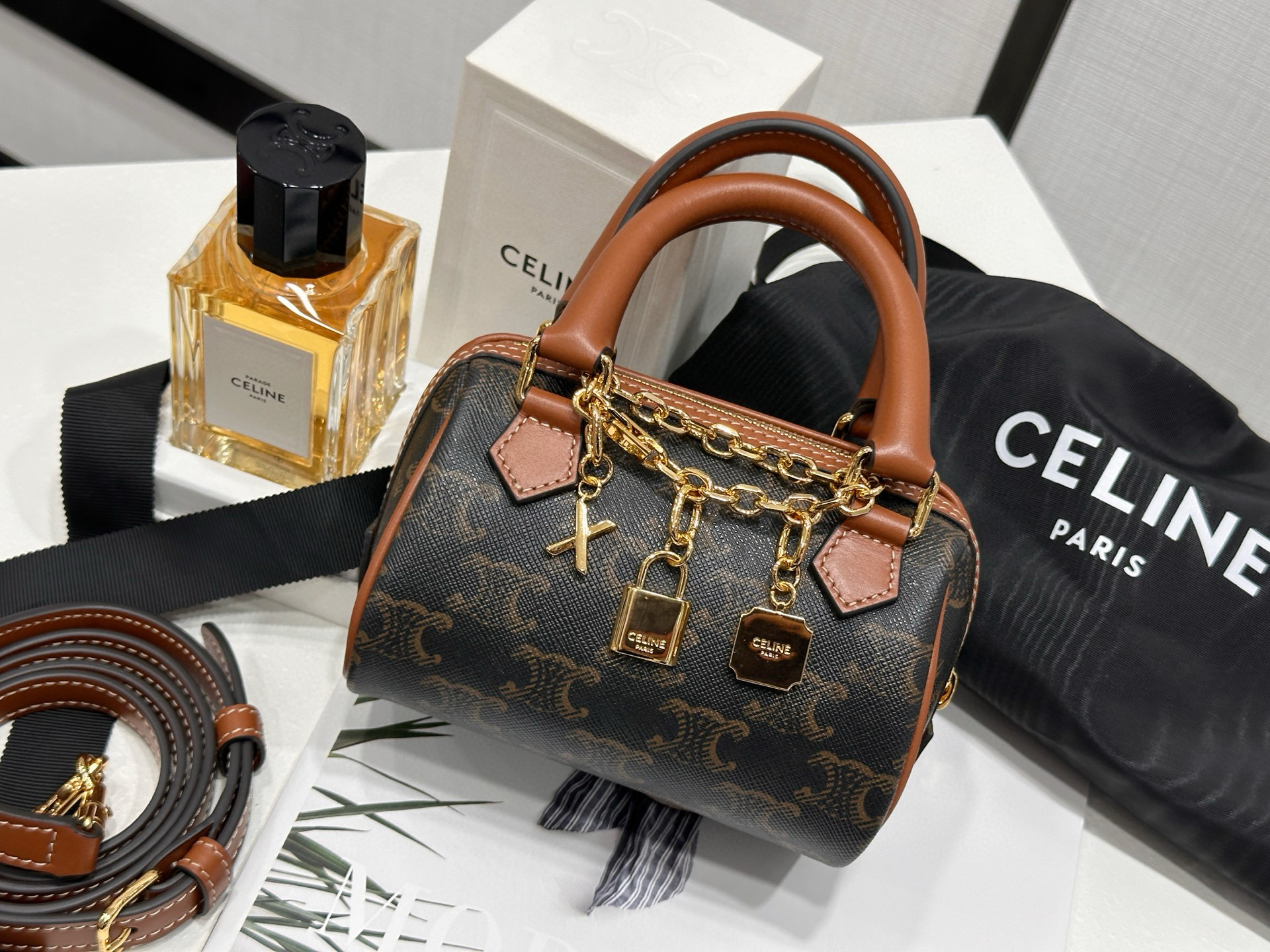 Celine 셀린느 셀린 미니 로고 모노그램 보스턴 백 5