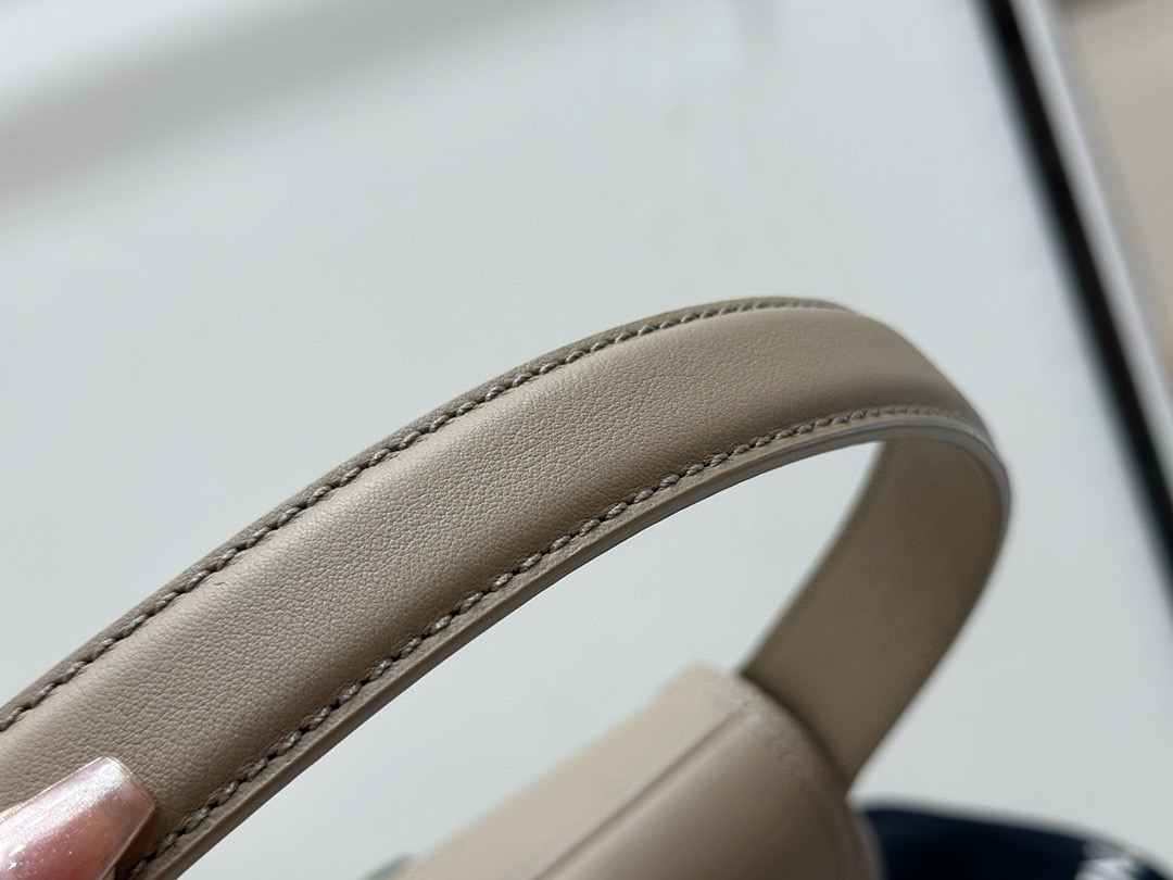 Celine 셀린느 폴리 중형 소프트 송아지 가죽 핸드백 7