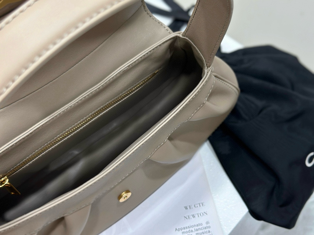 Celine 셀린느 폴리 중형 소프트 송아지 가죽 핸드백 8