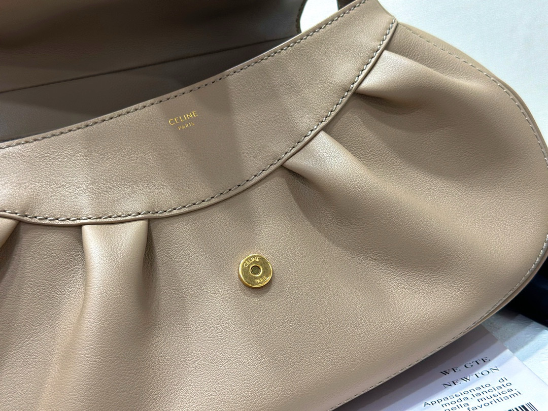 Celine 셀린느 폴리 중형 소프트 송아지 가죽 핸드백 9