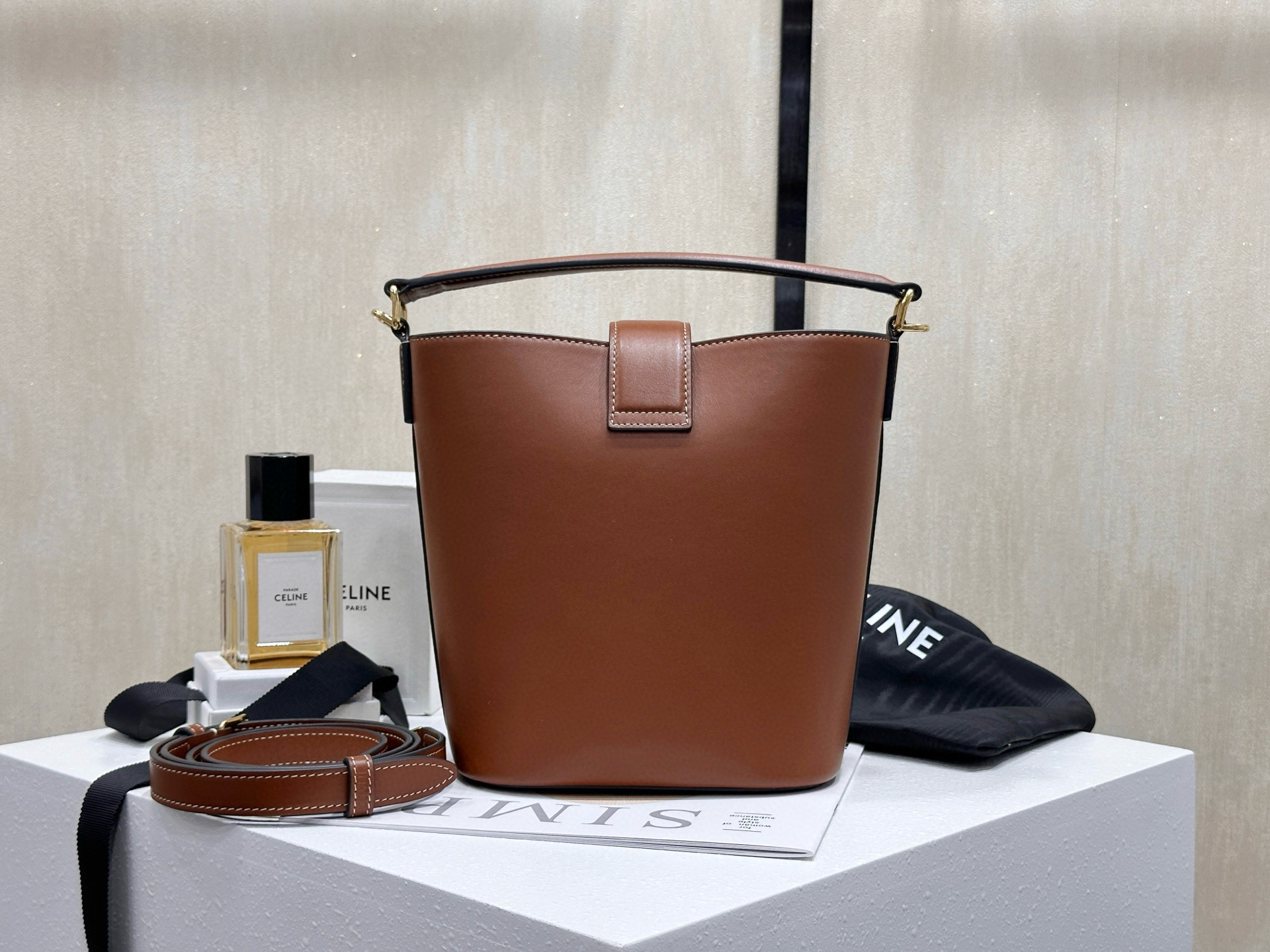 Celine 셀린느 루이즈 스몰 버킷백 2