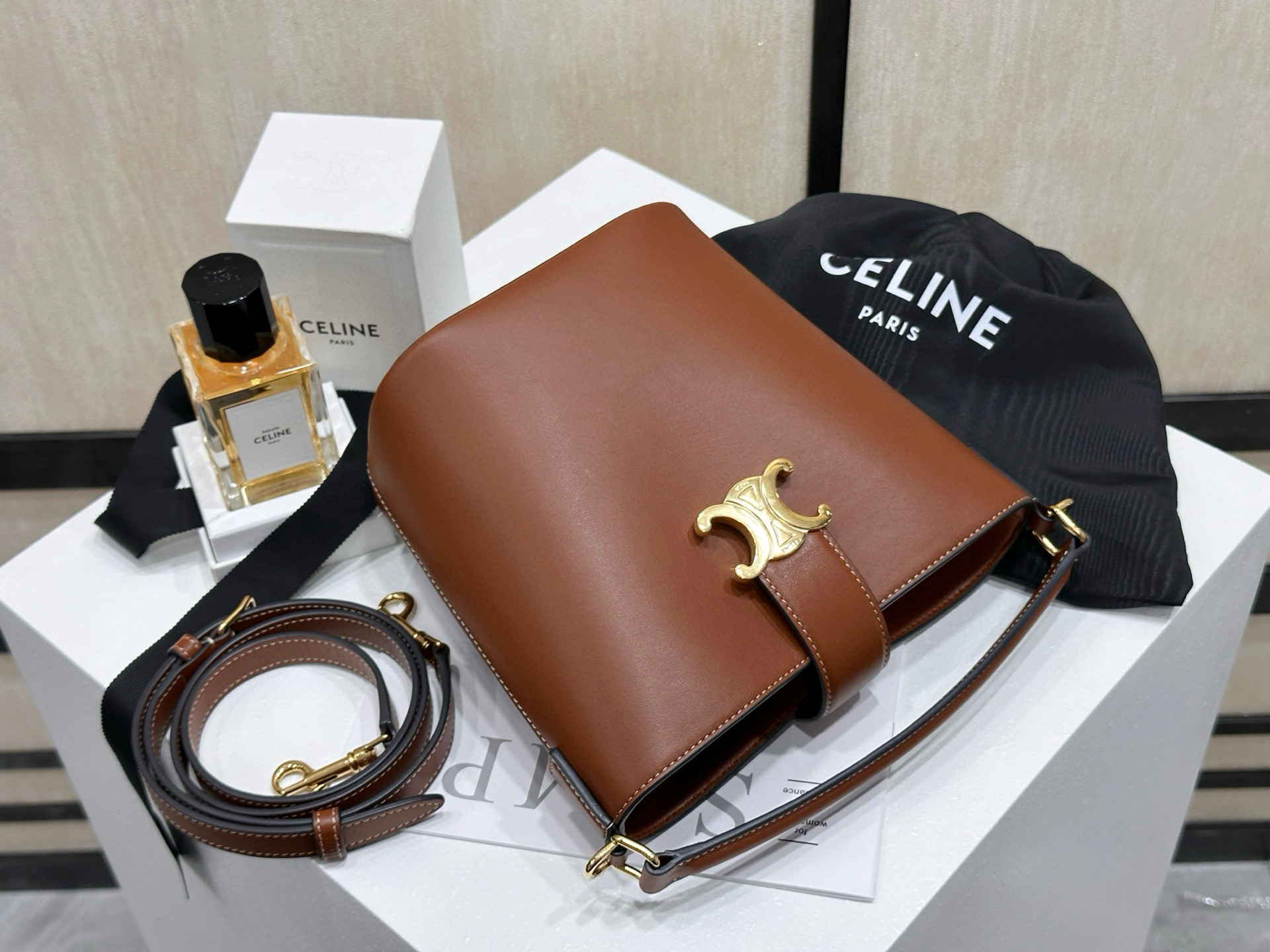 Celine 셀린느 루이즈 스몰 버킷백 4
