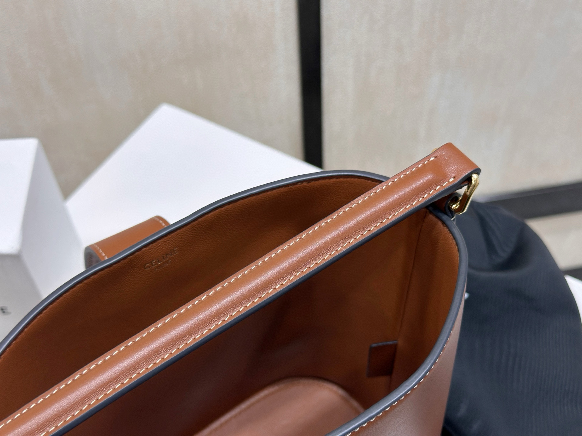 Celine 셀린느 루이즈 스몰 버킷백 5