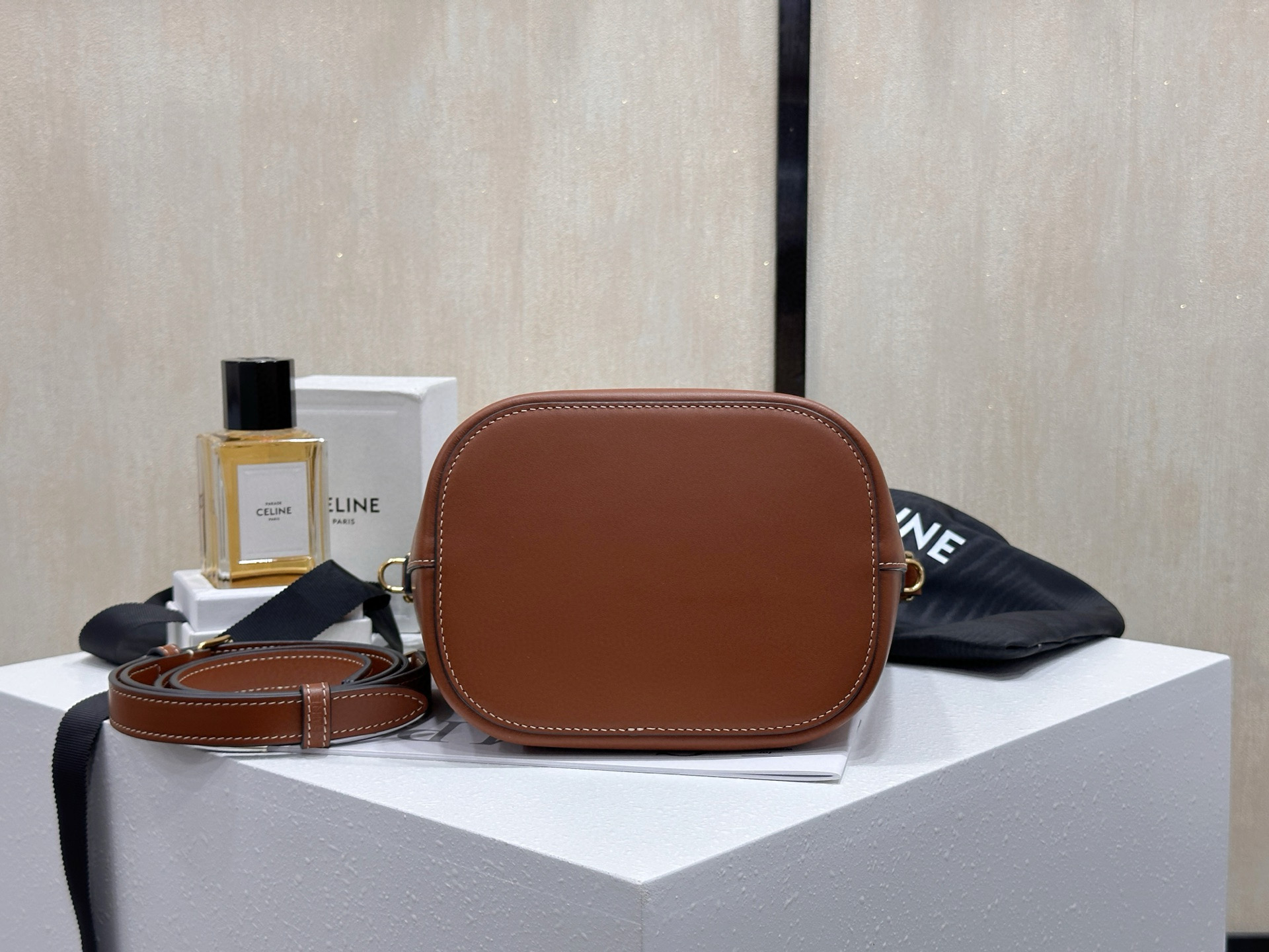 Celine 셀린느 루이즈 스몰 버킷백 9