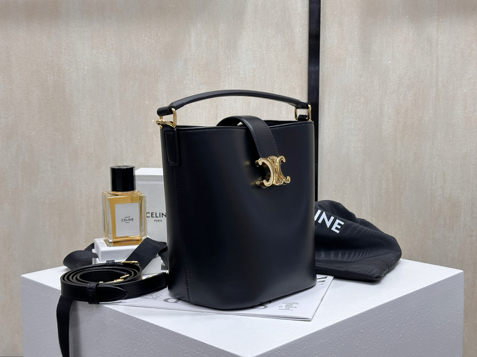 Celine 셀린느 루이즈 스몰 버킷백 2