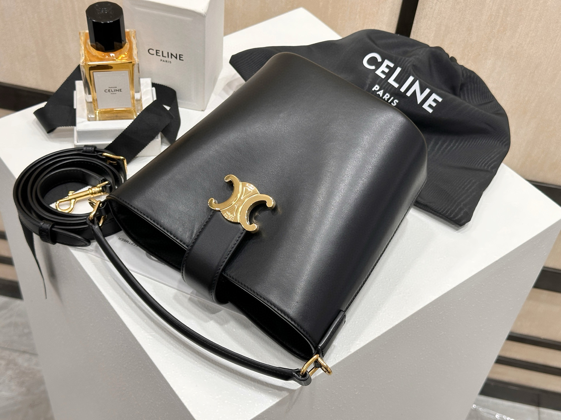 Celine 셀린느 루이즈 스몰 버킷백 8