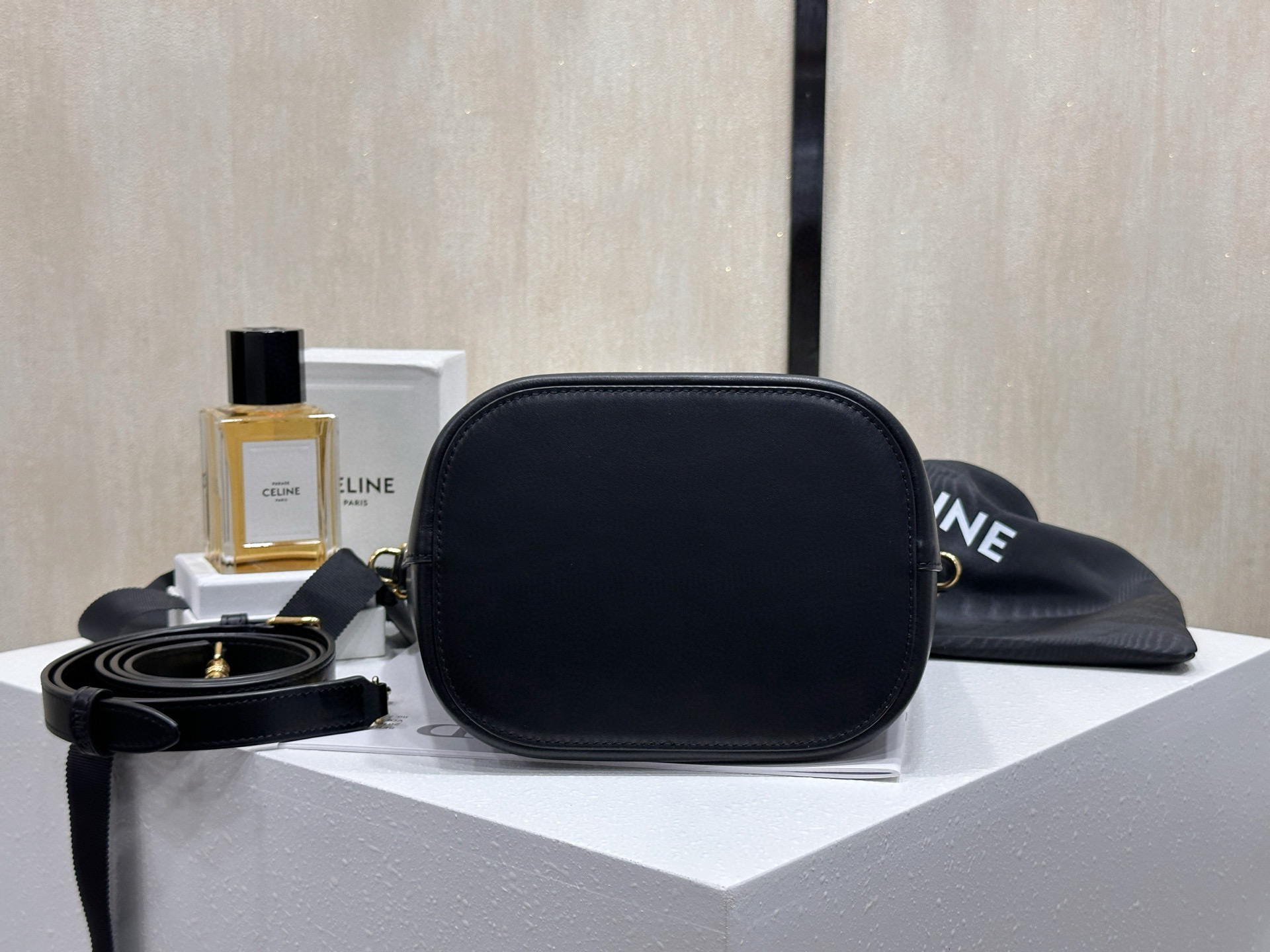 Celine 셀린느 루이즈 스몰 버킷백 9
