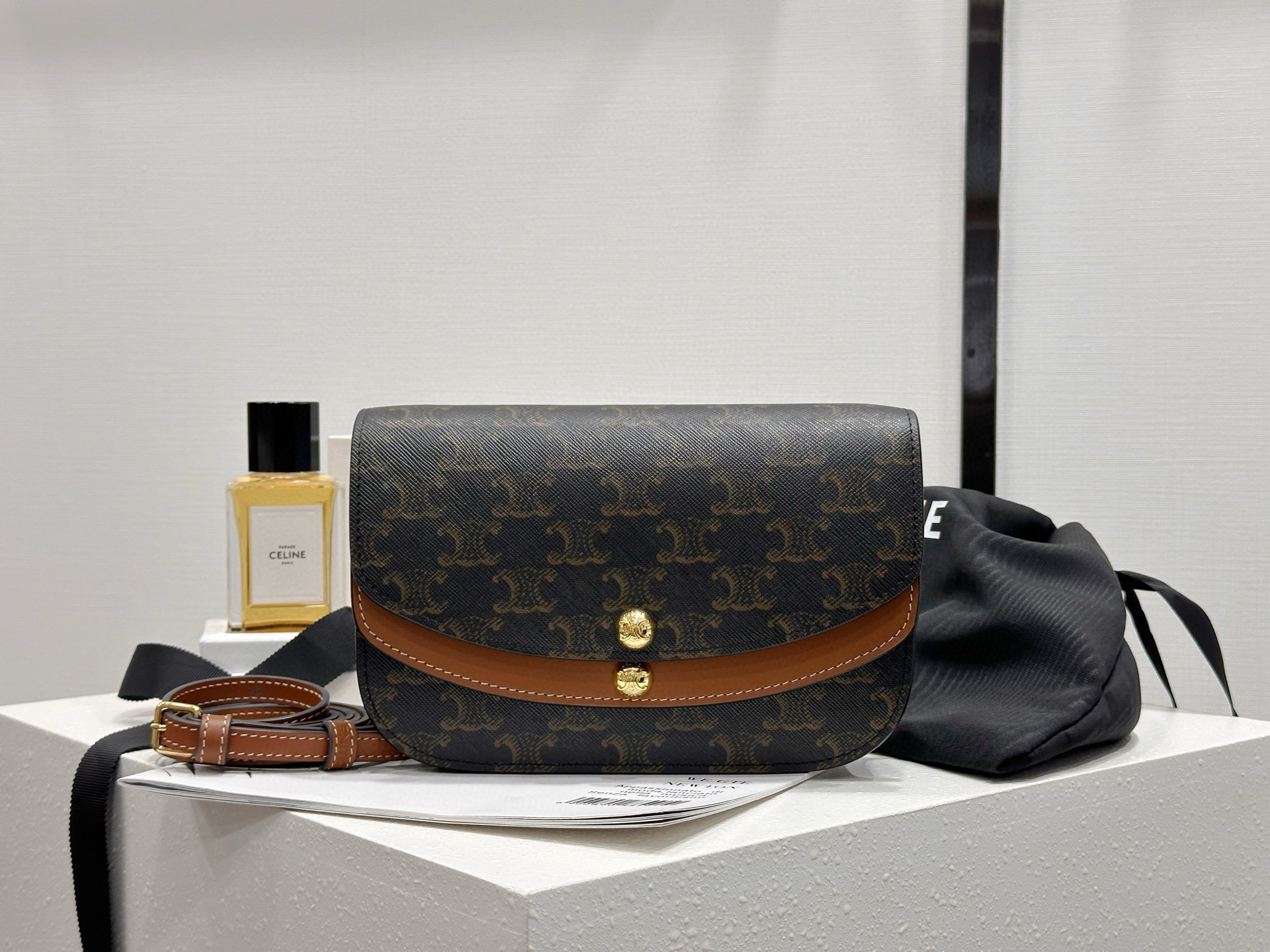 Celine 셀린느 듀오 로고 모노그램 장식 체인 월렛백 1