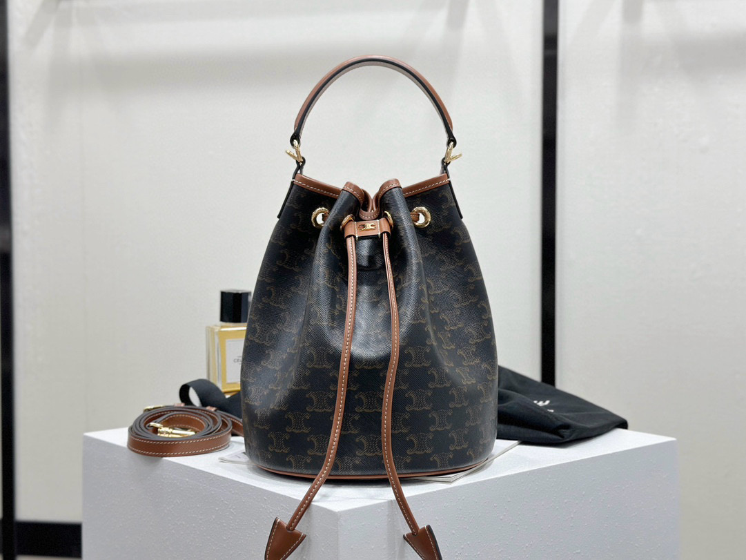 Celine 셀린느 클라라 로고 패턴 소가죽 버킷백 1