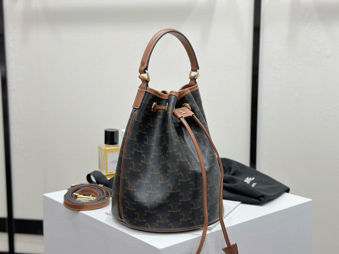 Celine 셀린느 클라라 로고 패턴 소가죽 버킷백 2
