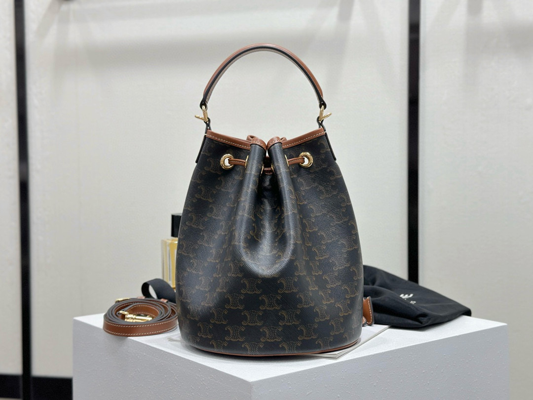 Celine 셀린느 클라라 로고 패턴 소가죽 버킷백 4
