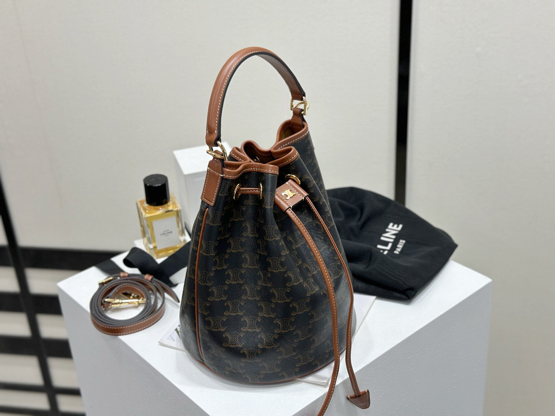 Celine 셀린느 클라라 로고 패턴 소가죽 버킷백 5