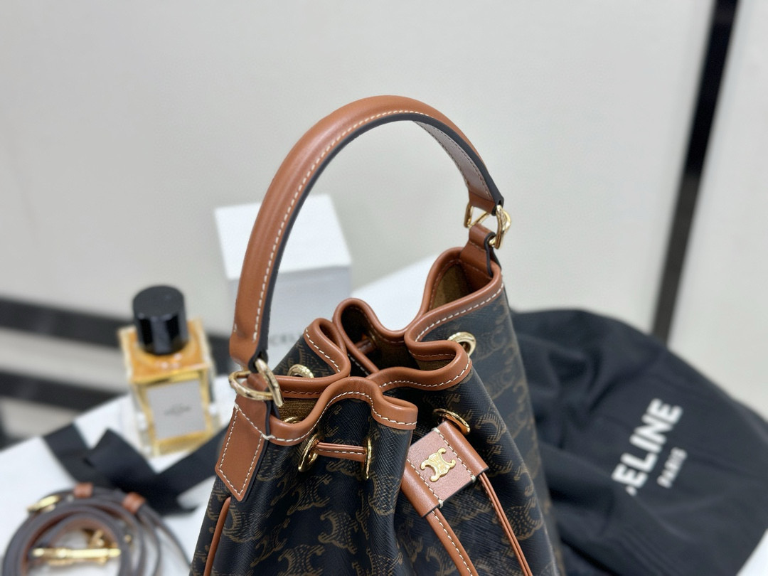 Celine 셀린느 클라라 로고 패턴 소가죽 버킷백 6