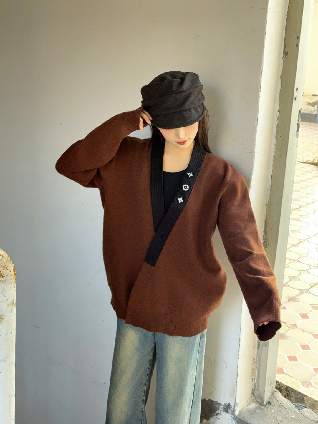 Louis Vuitton 루이비통 25FW 삼화 반사 로고 장식 브이넥 가디건 니트 7