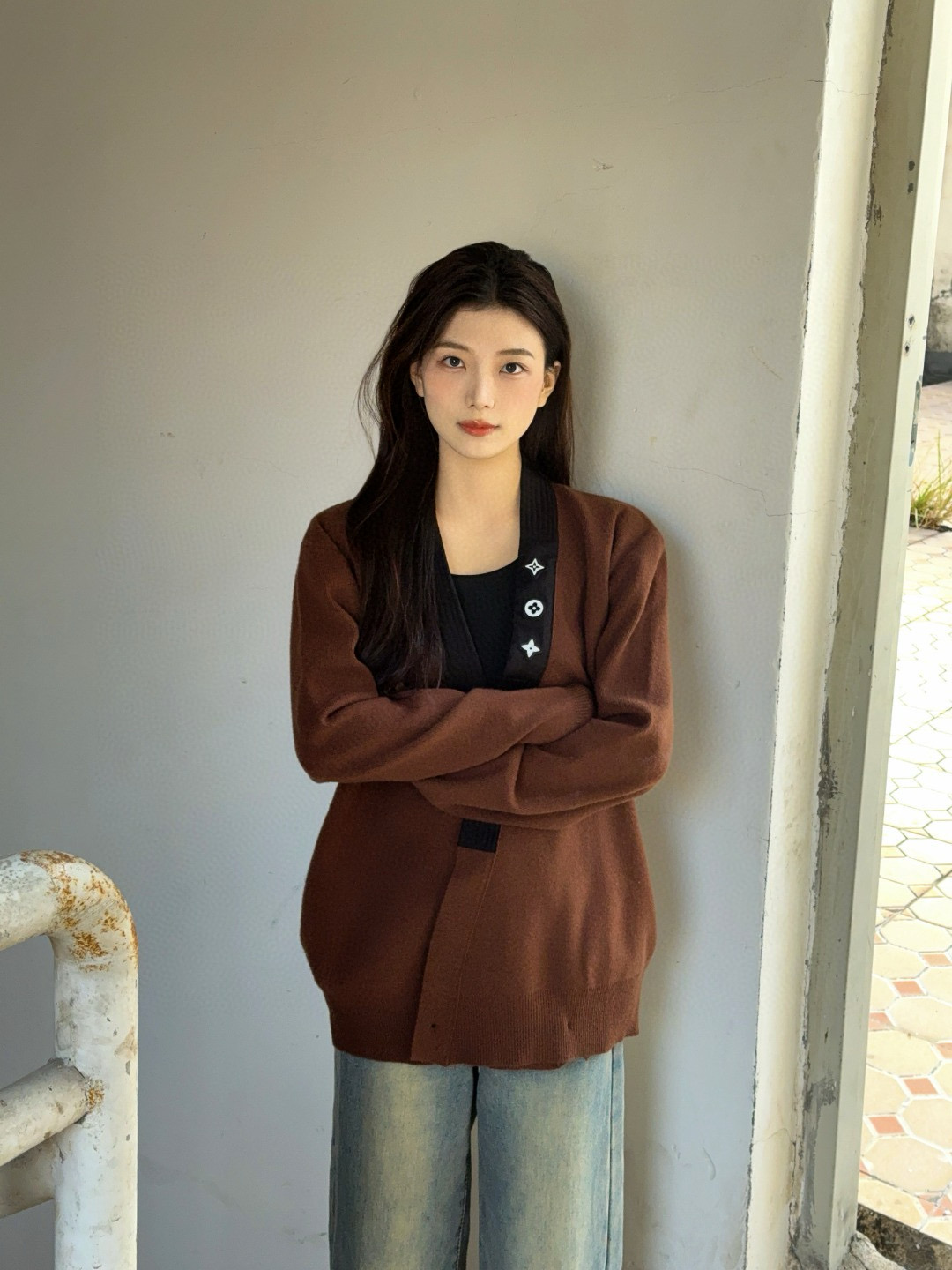 Louis Vuitton 루이비통 25FW 삼화 반사 로고 장식 브이넥 가디건 니트 8