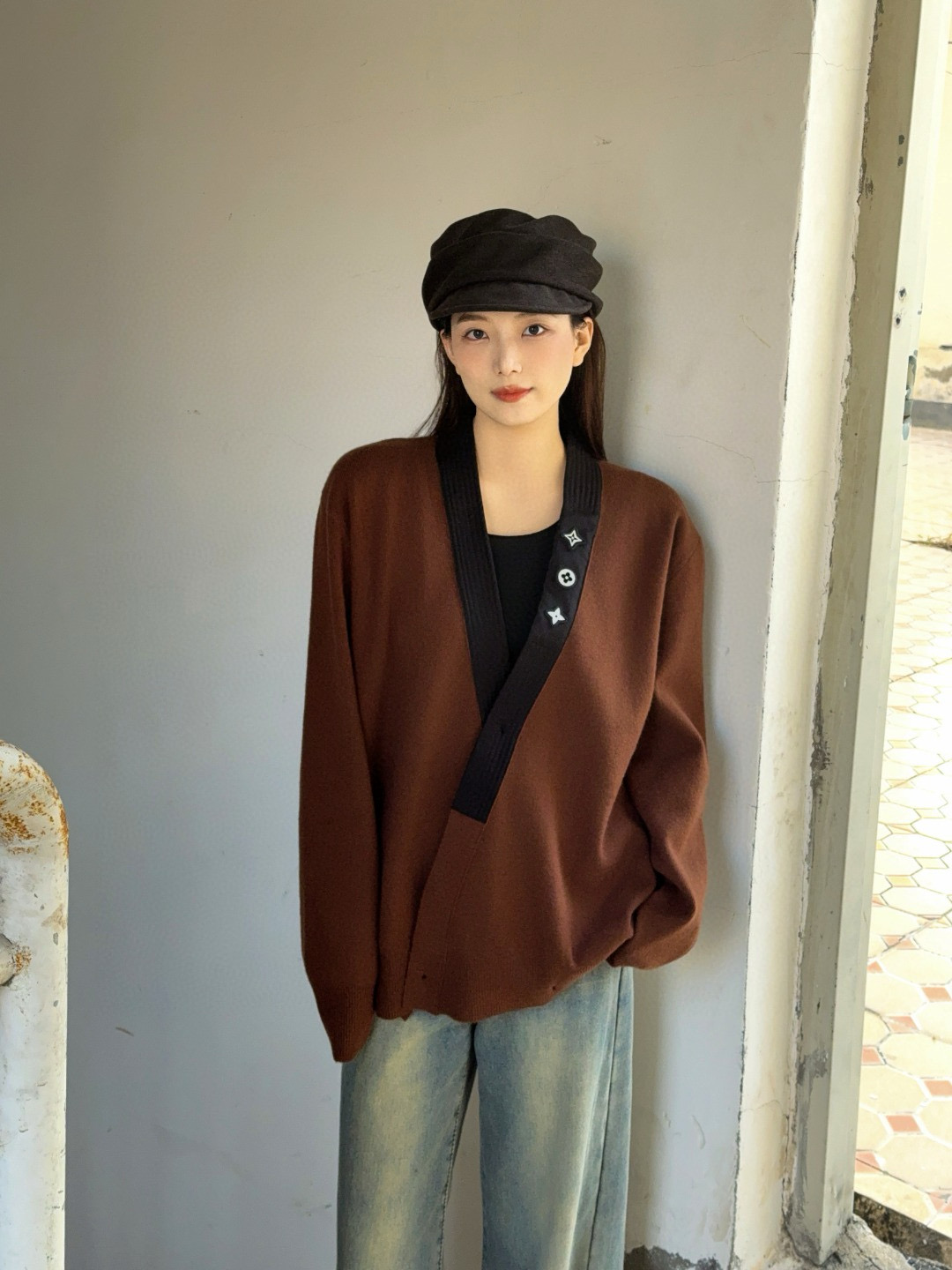 Louis Vuitton 루이비통 25FW 삼화 반사 로고 장식 브이넥 가디건 니트 9