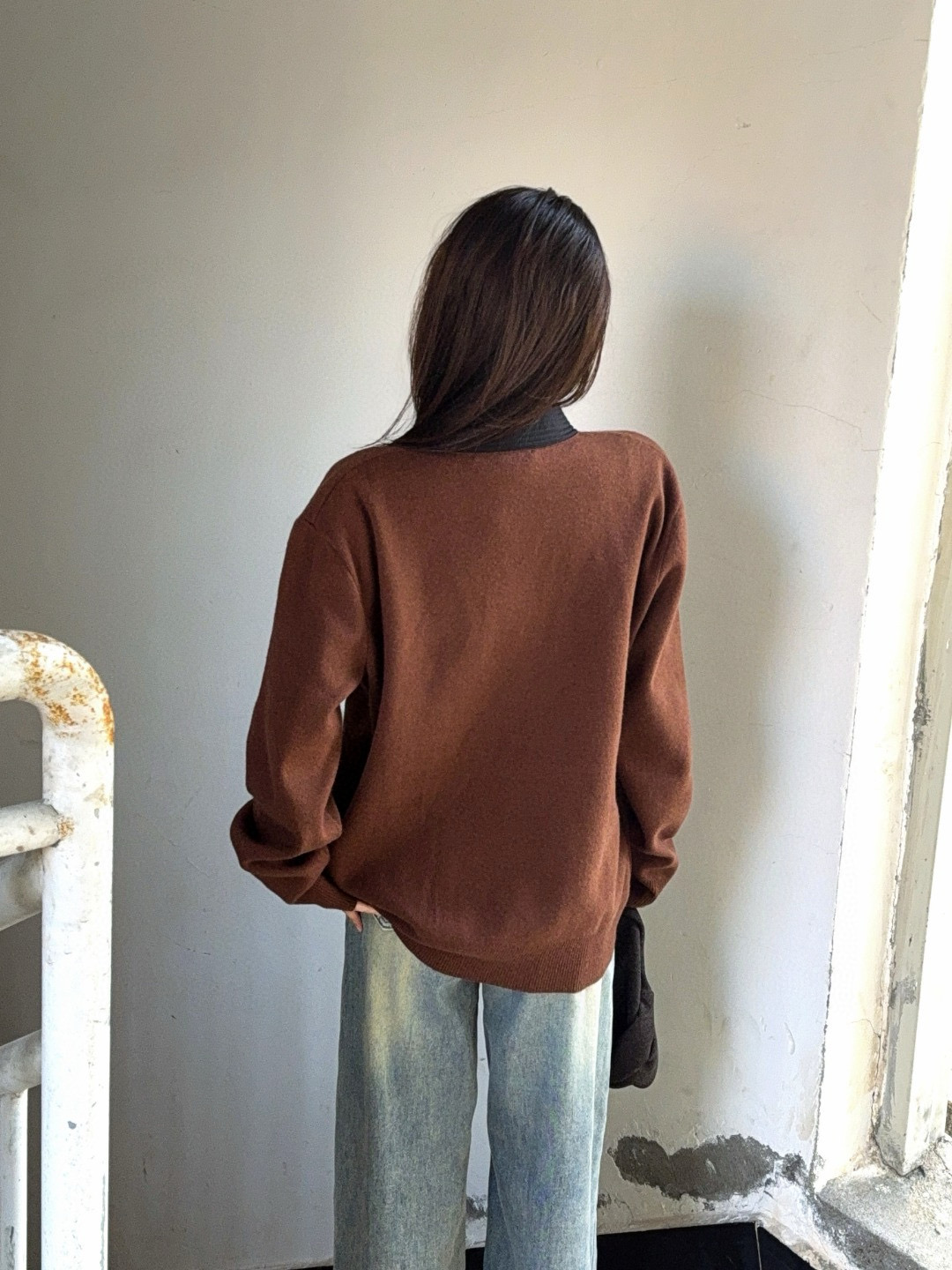 Louis Vuitton 루이비통 25FW 삼화 반사 로고 장식 브이넥 가디건 니트 10