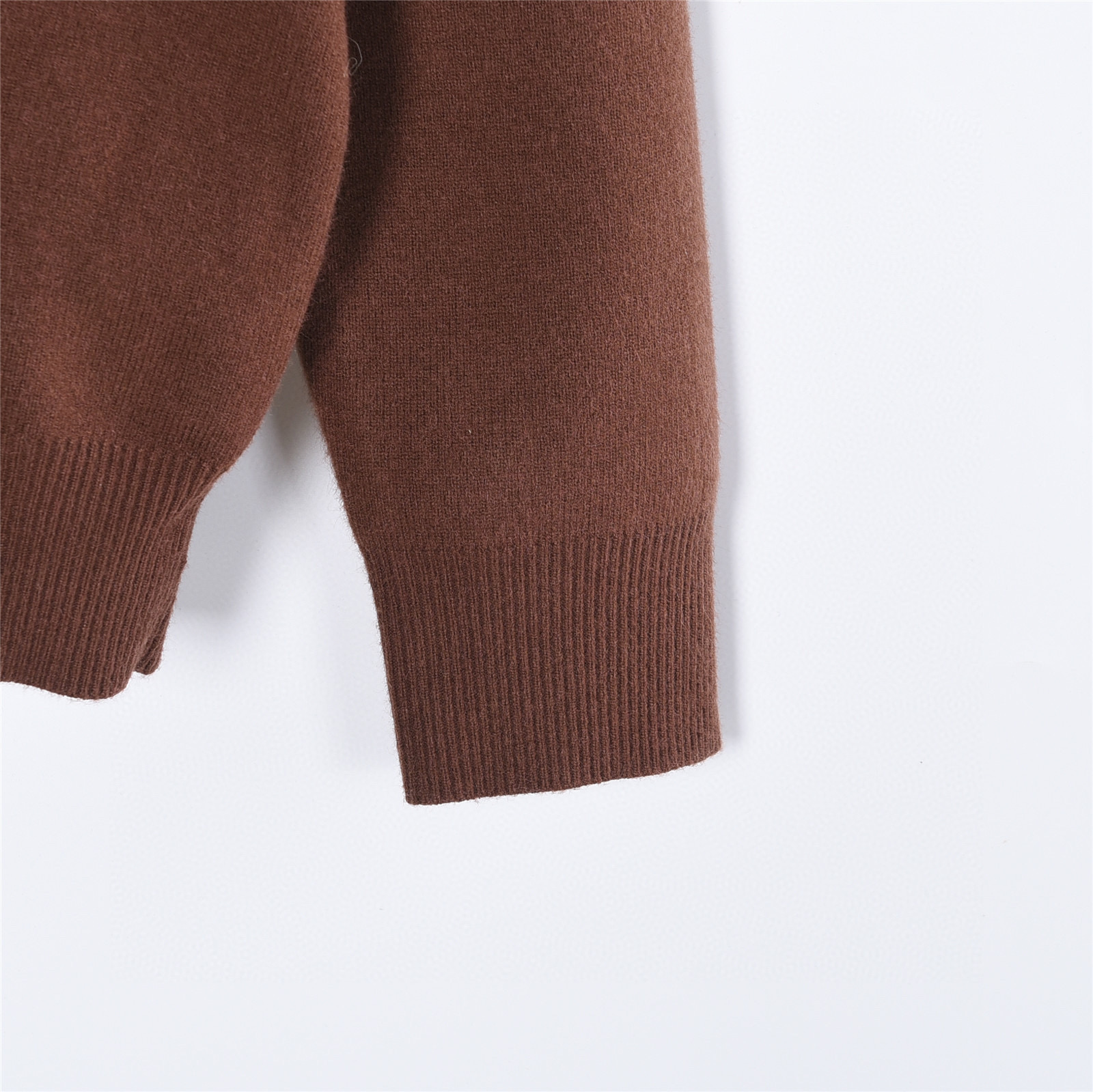 Louis Vuitton 루이비통 25FW 삼화 반사 로고 장식 브이넥 가디건 니트 14