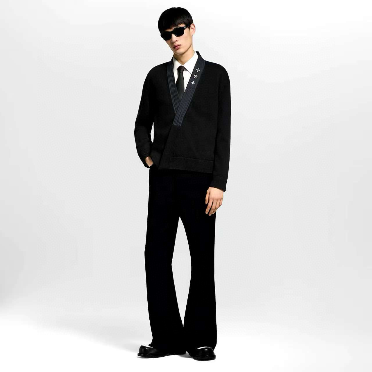 Louis Vuitton 루이비통 25FW 삼화 반사 로고 장식 브이넥 가디건 니트 3