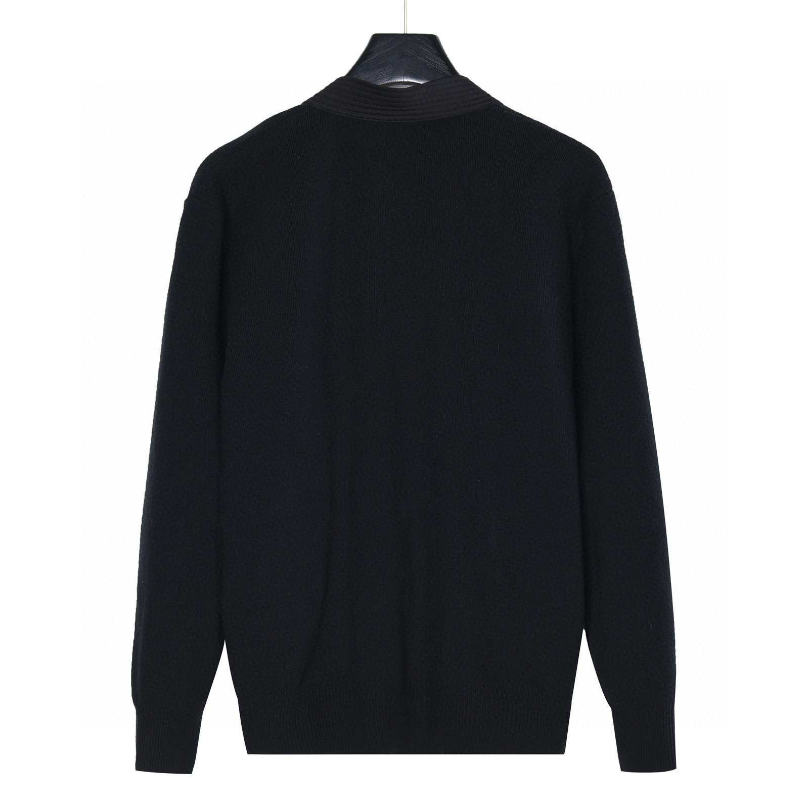 Louis Vuitton 루이비통 25FW 삼화 반사 로고 장식 브이넥 가디건 니트 12