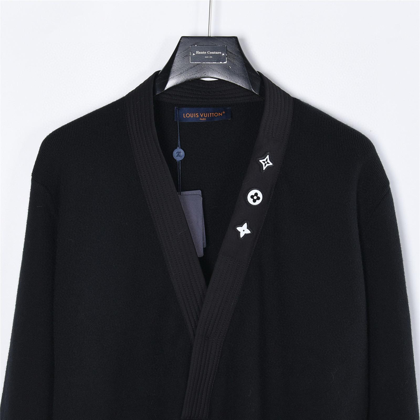 Louis Vuitton 루이비통 25FW 삼화 반사 로고 장식 브이넥 가디건 니트 13