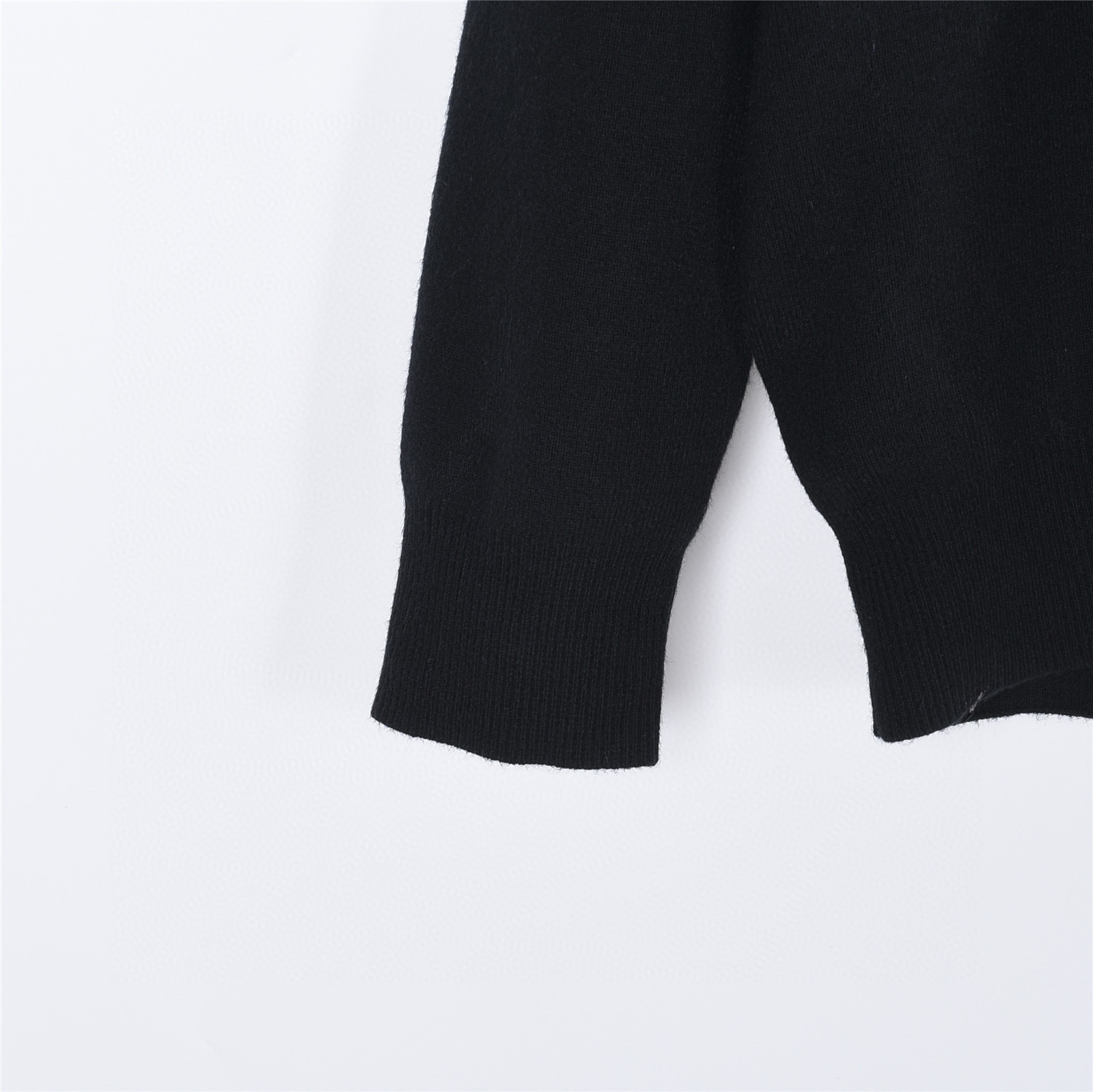 Louis Vuitton 루이비통 25FW 삼화 반사 로고 장식 브이넥 가디건 니트 14