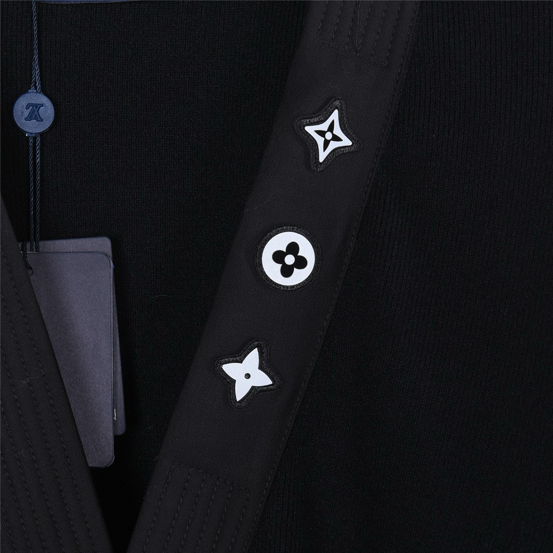 Louis Vuitton 루이비통 25FW 삼화 반사 로고 장식 브이넥 가디건 니트 15