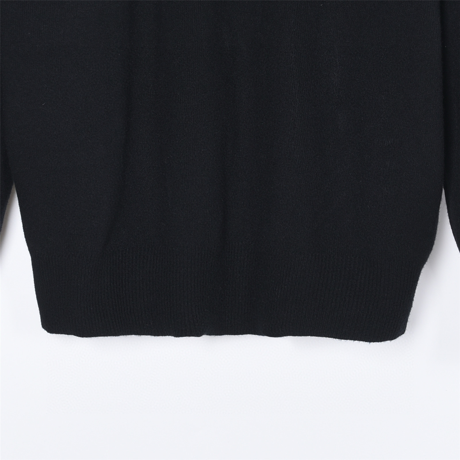 Louis Vuitton 루이비통 25FW 삼화 반사 로고 장식 브이넥 가디건 니트 17