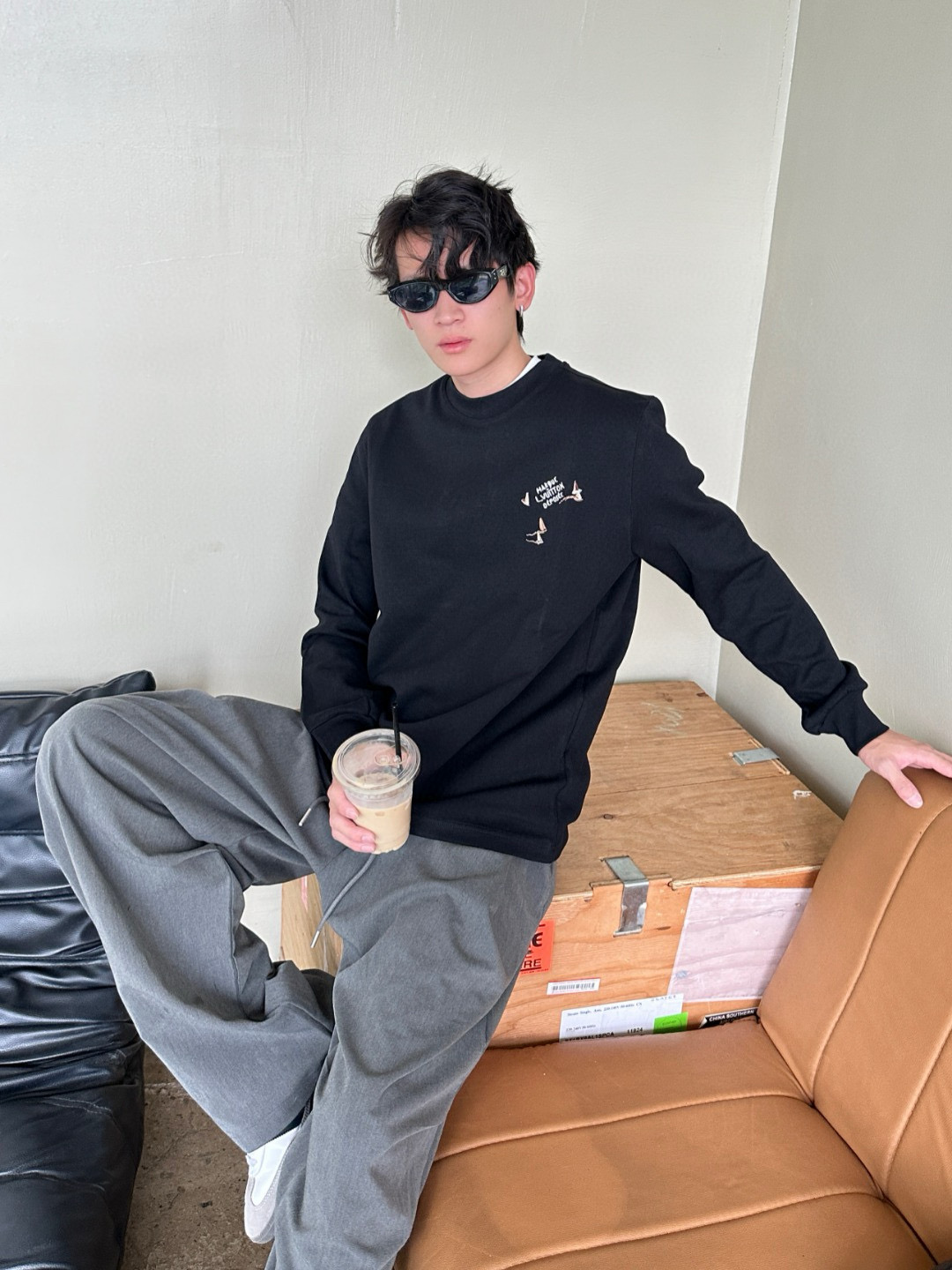 Louis Vuitton 루이비통 로고 자수 긴팔 티셔츠 10