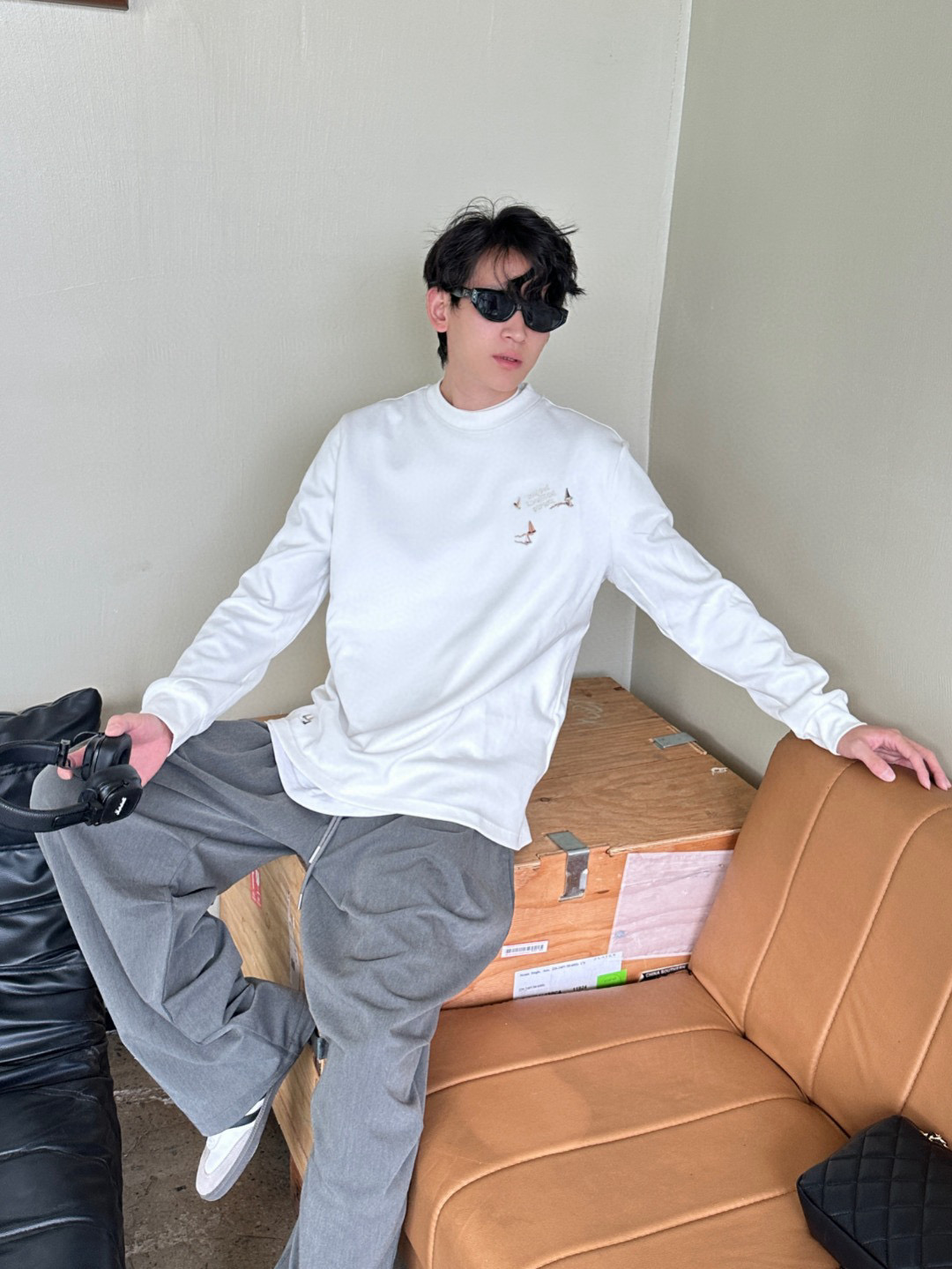 Louis Vuitton 루이비통 로고 자수 긴팔 티셔츠 8