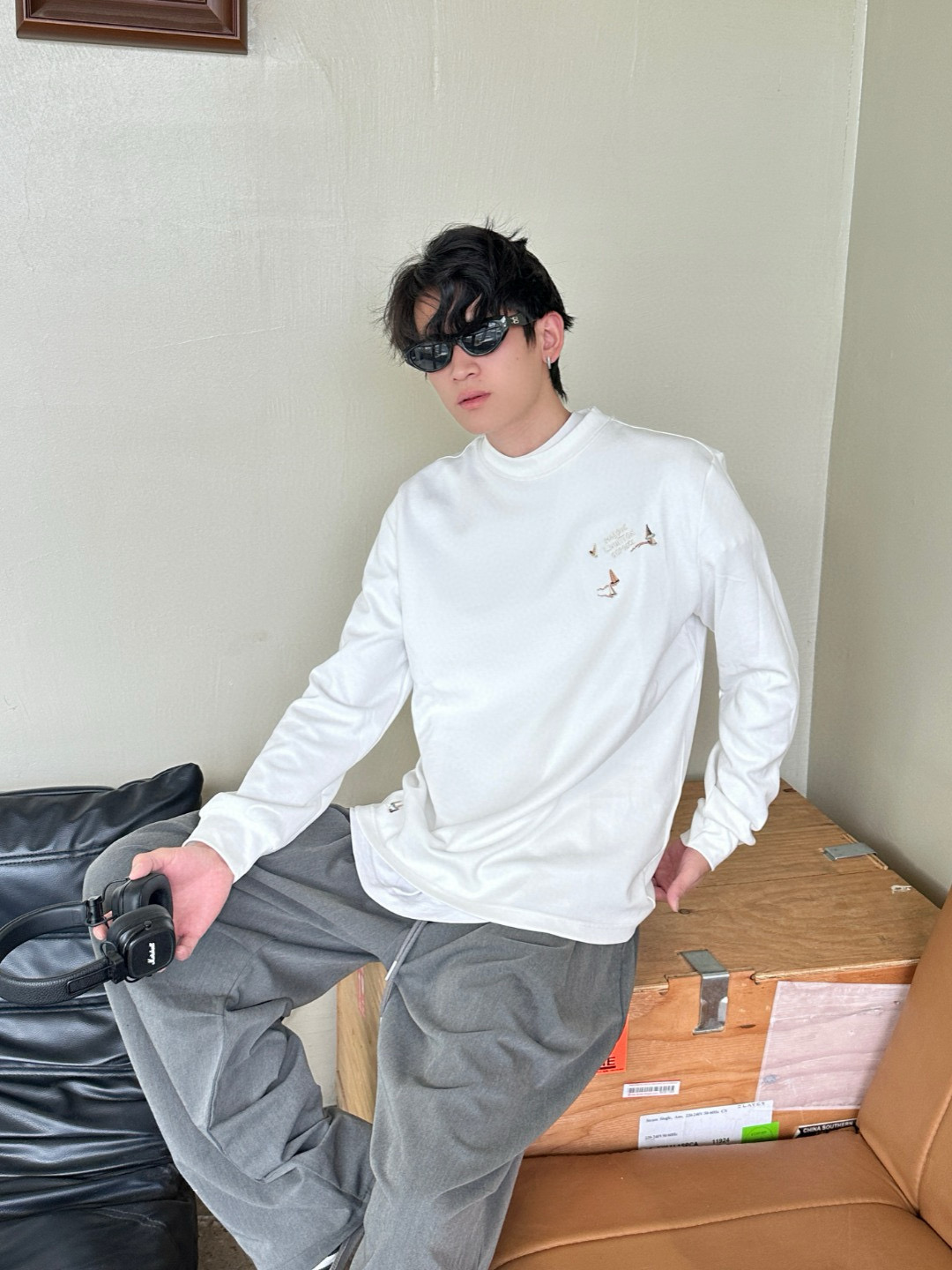 Louis Vuitton 루이비통 로고 자수 긴팔 티셔츠 9