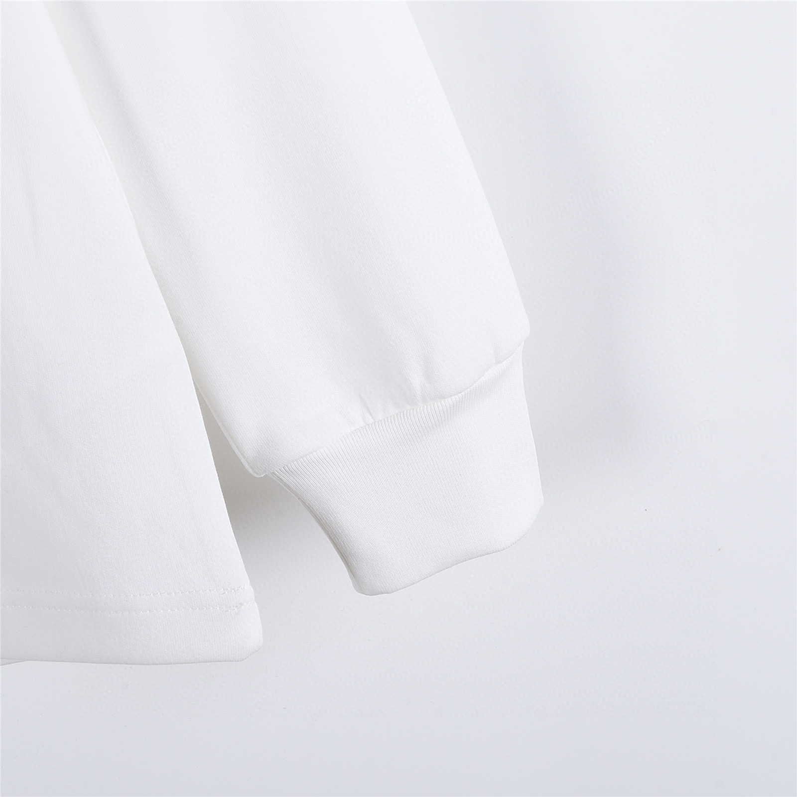 Louis Vuitton 루이비통 로고 자수 긴팔 티셔츠 13