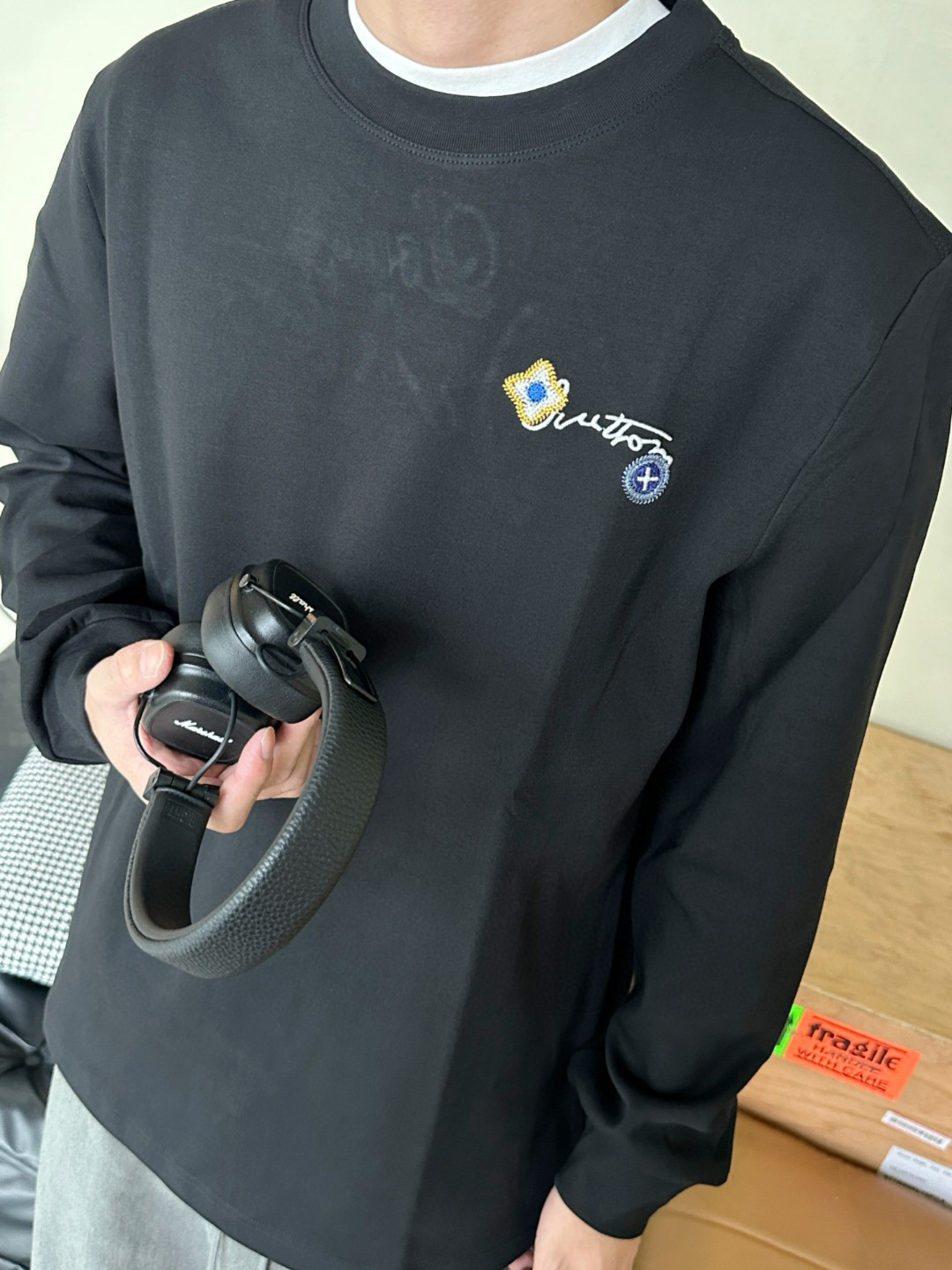 Louis Vuitton 루이비통 플라워 레터링 자수 긴팔 티셔츠 2