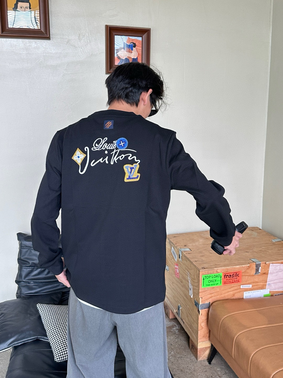 Louis Vuitton 루이비통 플라워 레터링 자수 긴팔 티셔츠 8