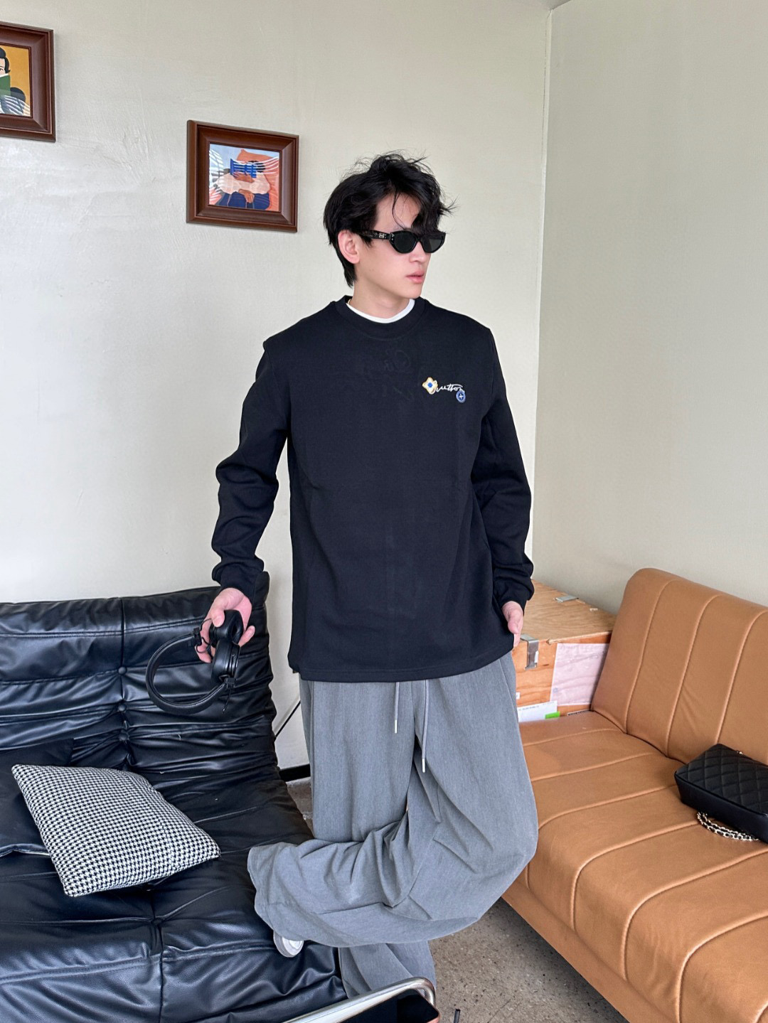 Louis Vuitton 루이비통 플라워 레터링 자수 긴팔 티셔츠 9