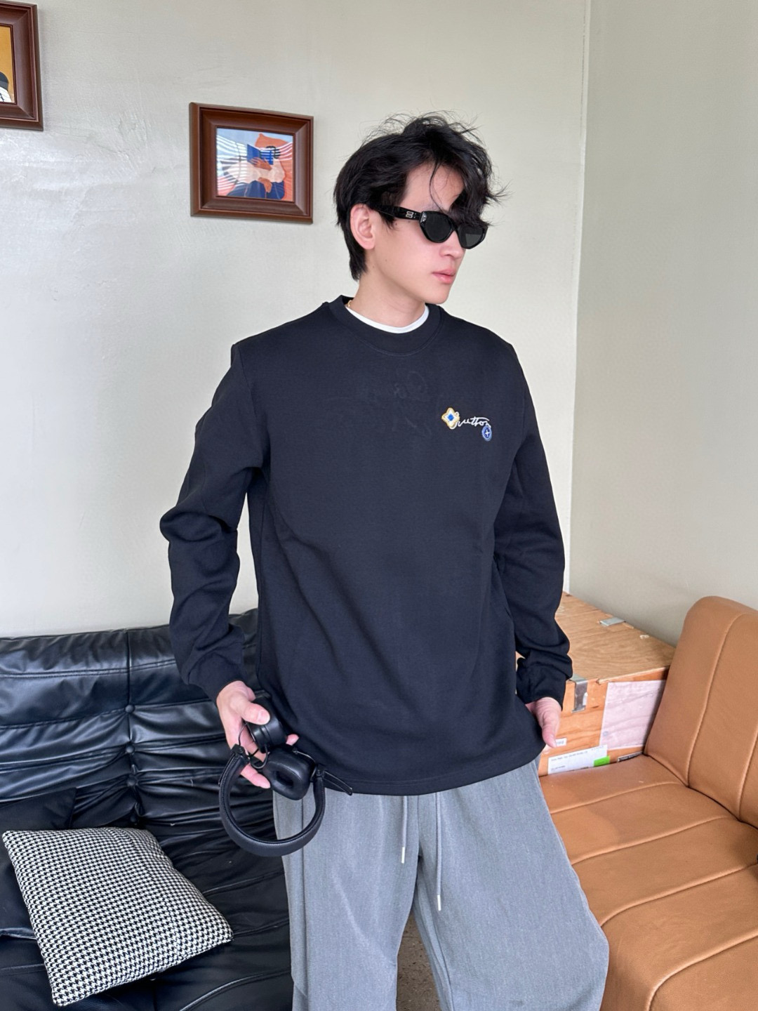 Louis Vuitton 루이비통 플라워 레터링 자수 긴팔 티셔츠 10