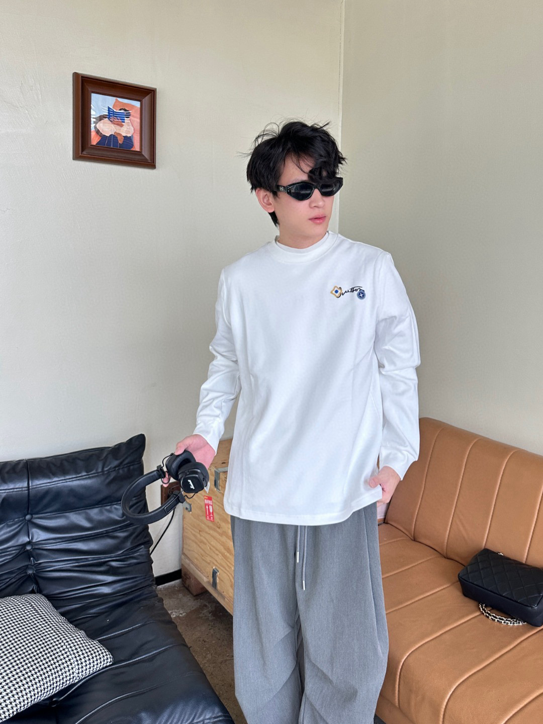 Louis Vuitton 루이비통 플라워 레터링 자수 긴팔 티셔츠 9