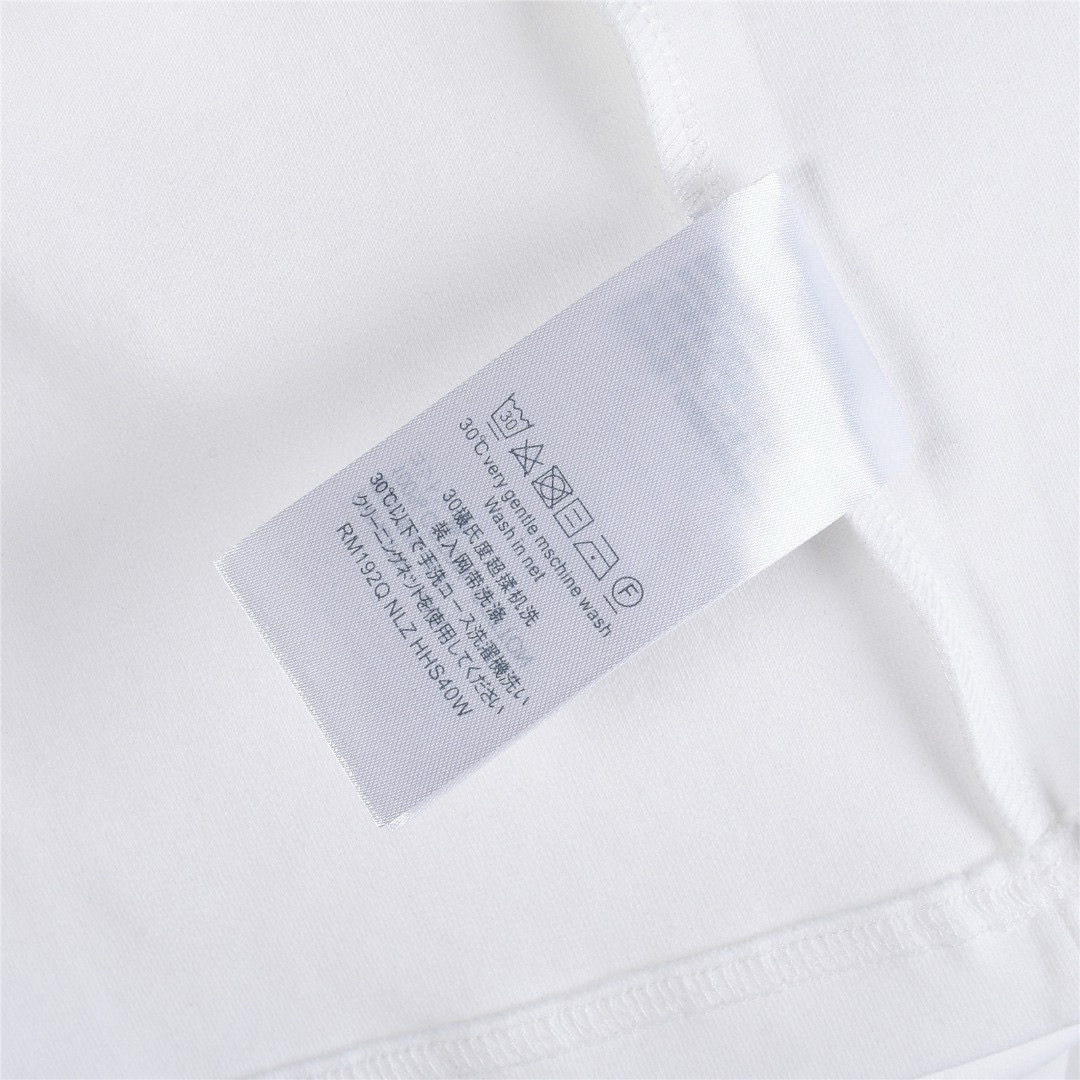 Louis Vuitton 루이비통 플라워 레터링 자수 긴팔 티셔츠 18