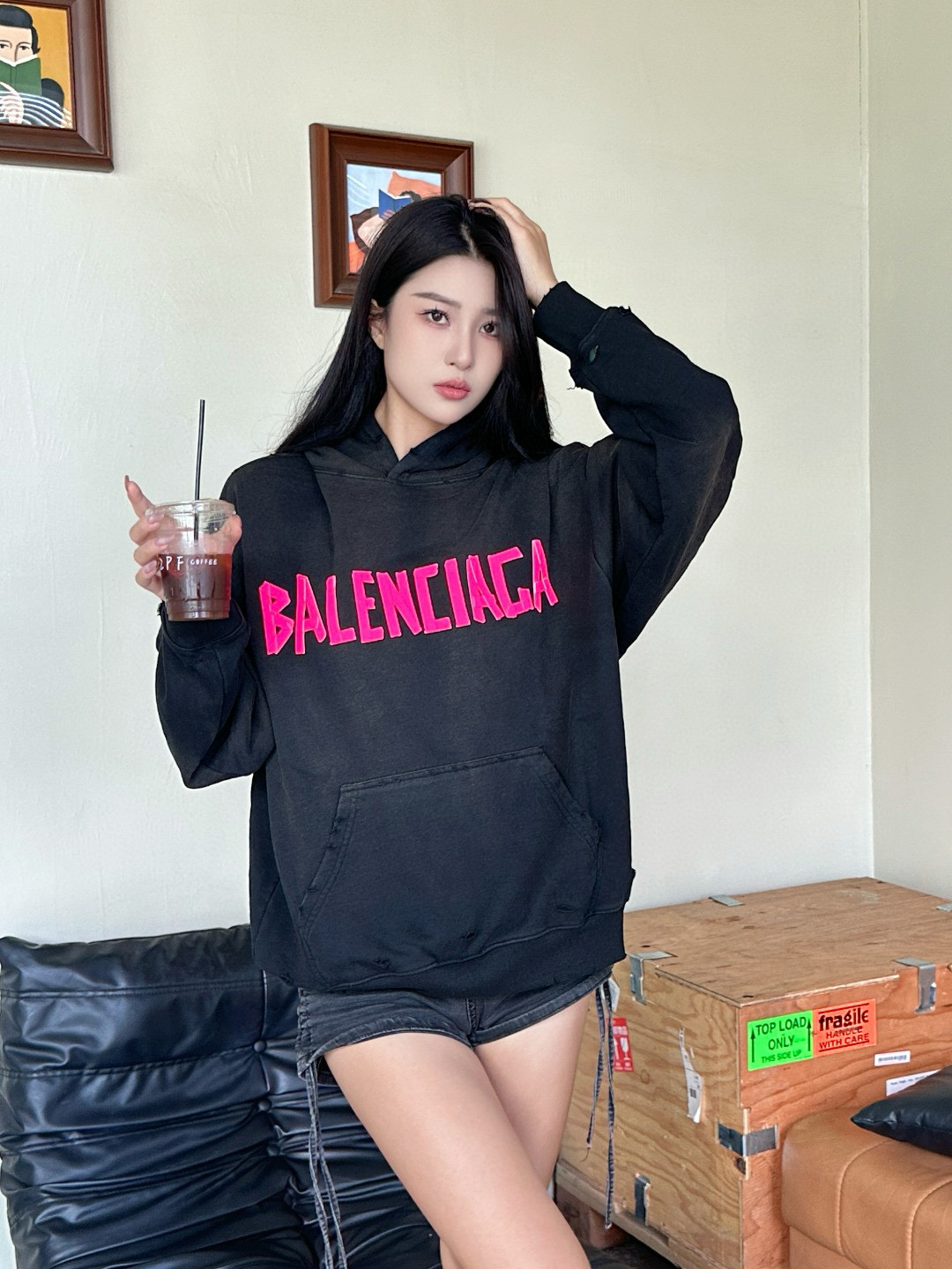Balenciaga 발렌시아가 25FW 입체 고무 나염 워싱 디스트로이드 후드 티셔츠 3