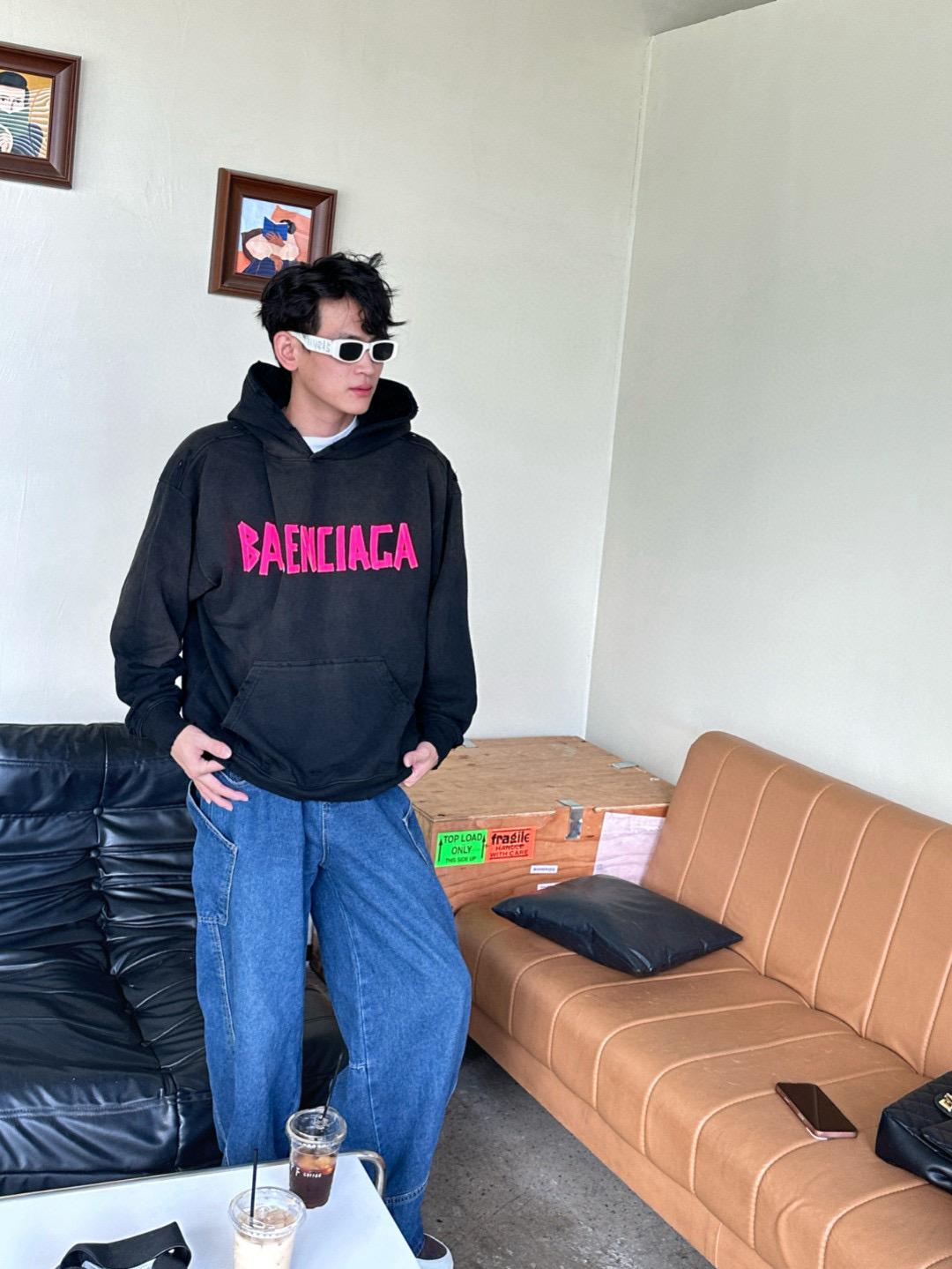 Balenciaga 발렌시아가 25FW 입체 고무 나염 워싱 디스트로이드 후드 티셔츠 5