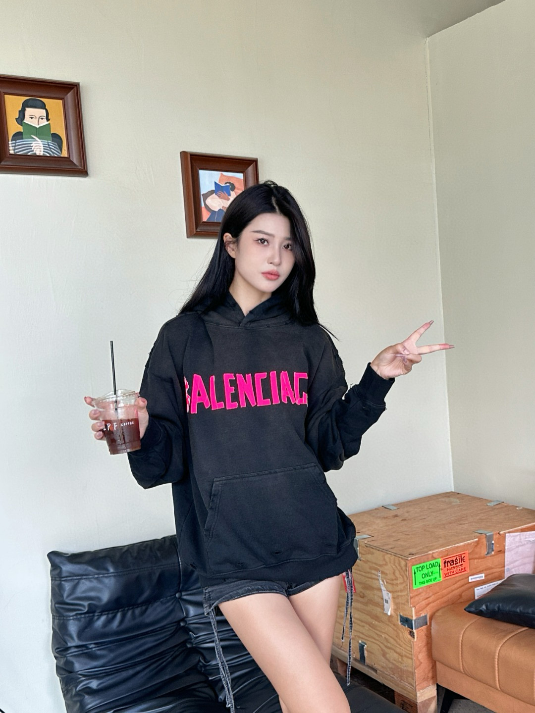 Balenciaga 발렌시아가 25FW 입체 고무 나염 워싱 디스트로이드 후드 티셔츠 9